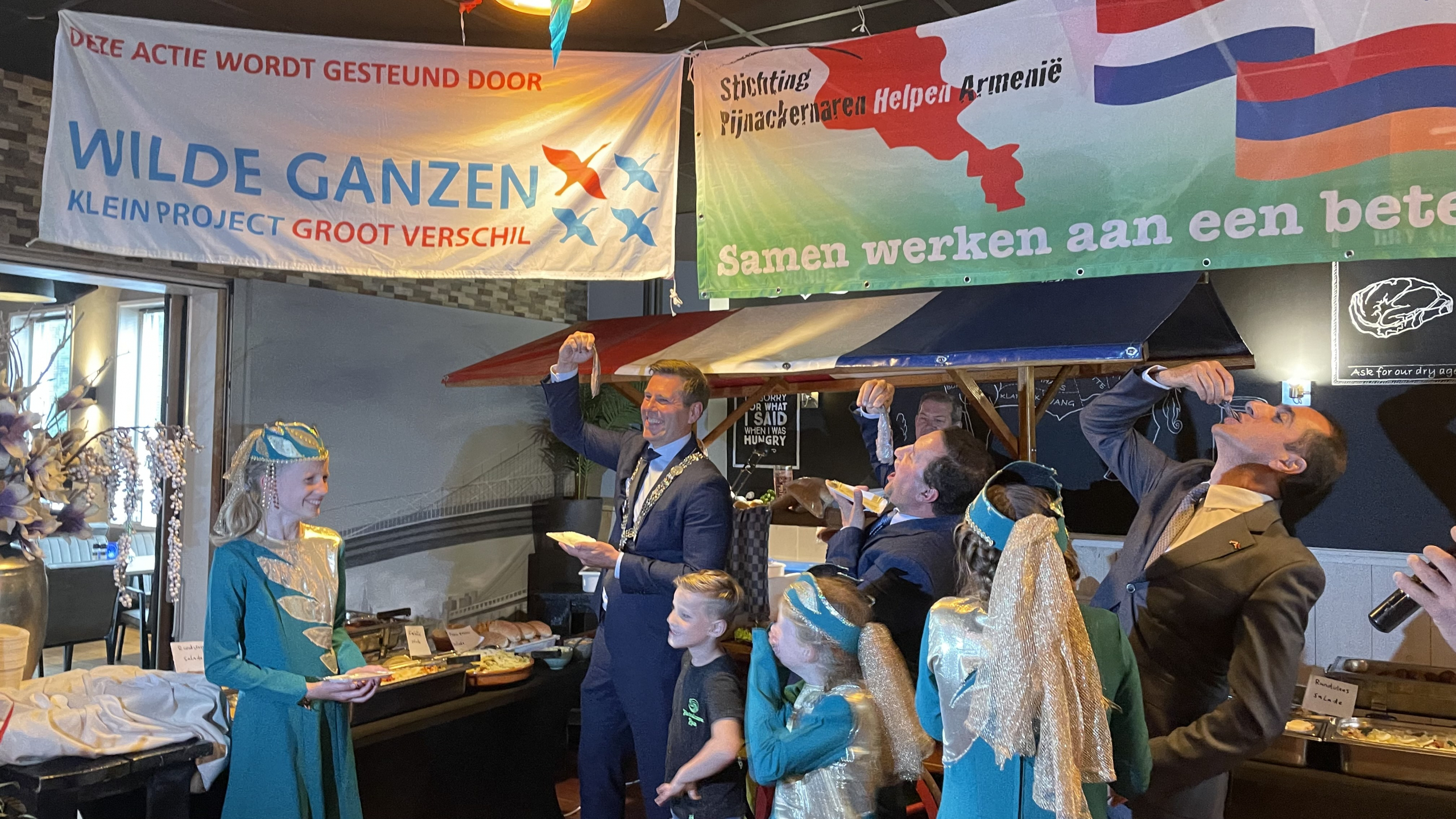 [VIDEO] Geldinzameling voor Armenië tijdens haringparty