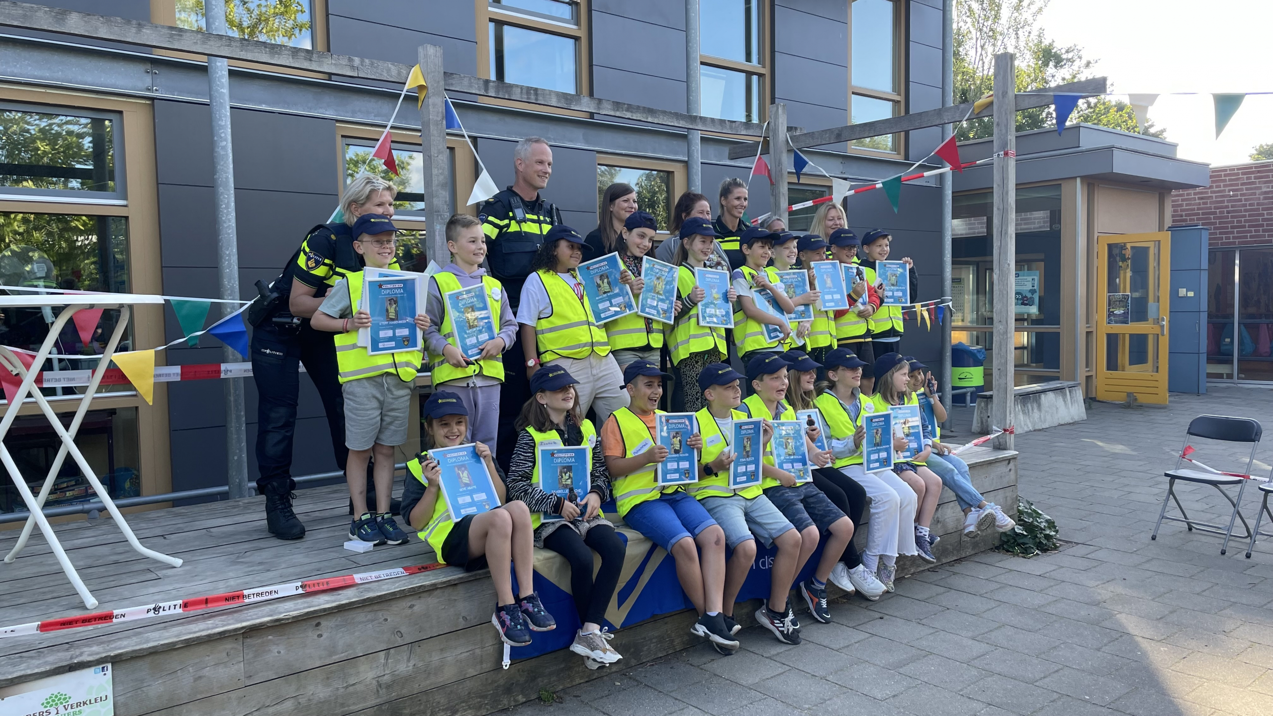 [VIDEO] Politiekids uit Nootdorp krijgen diploma uitgereikt voor harde werk