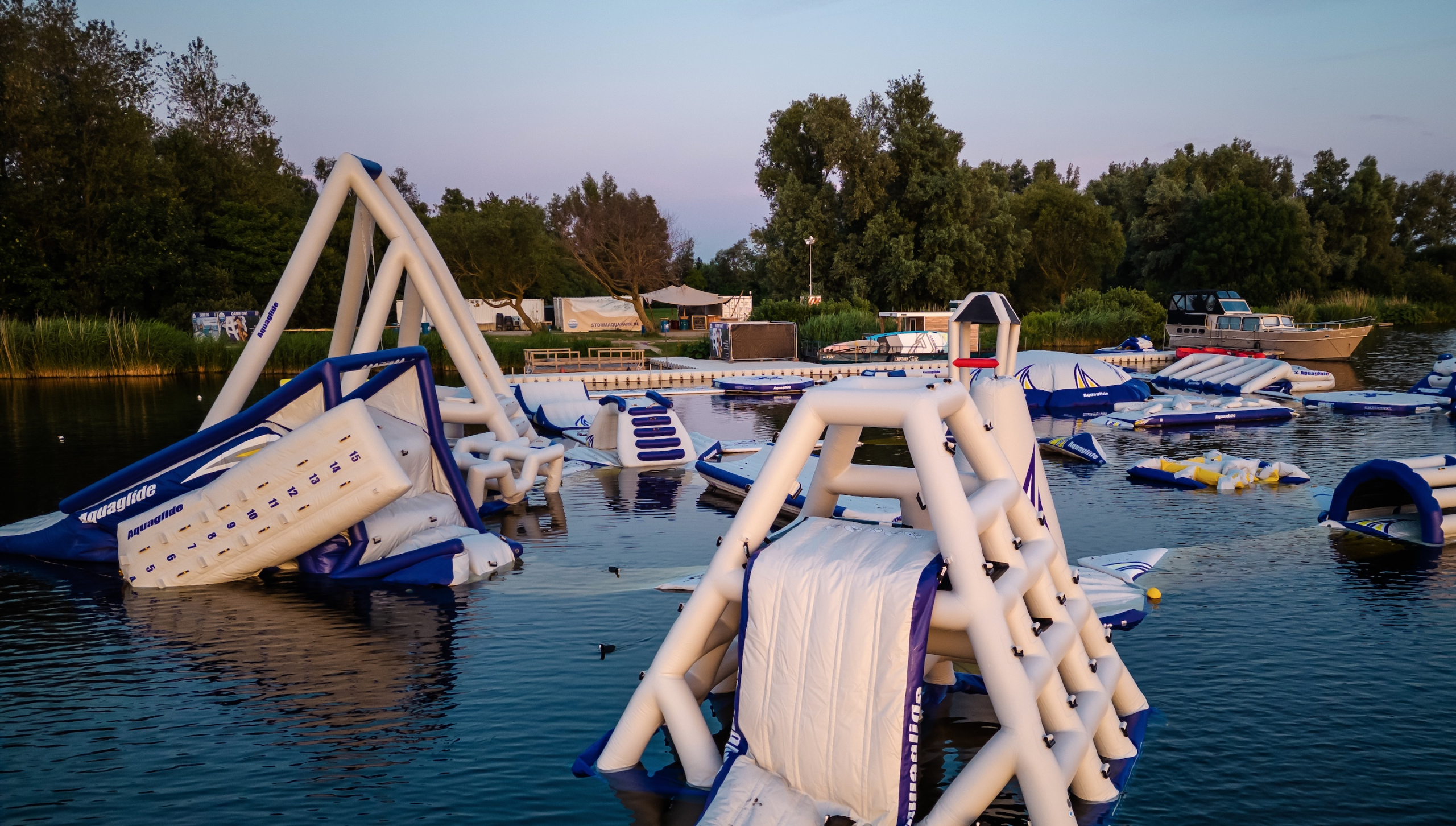 Aquapark Vlietland vernield en onbruikbaar