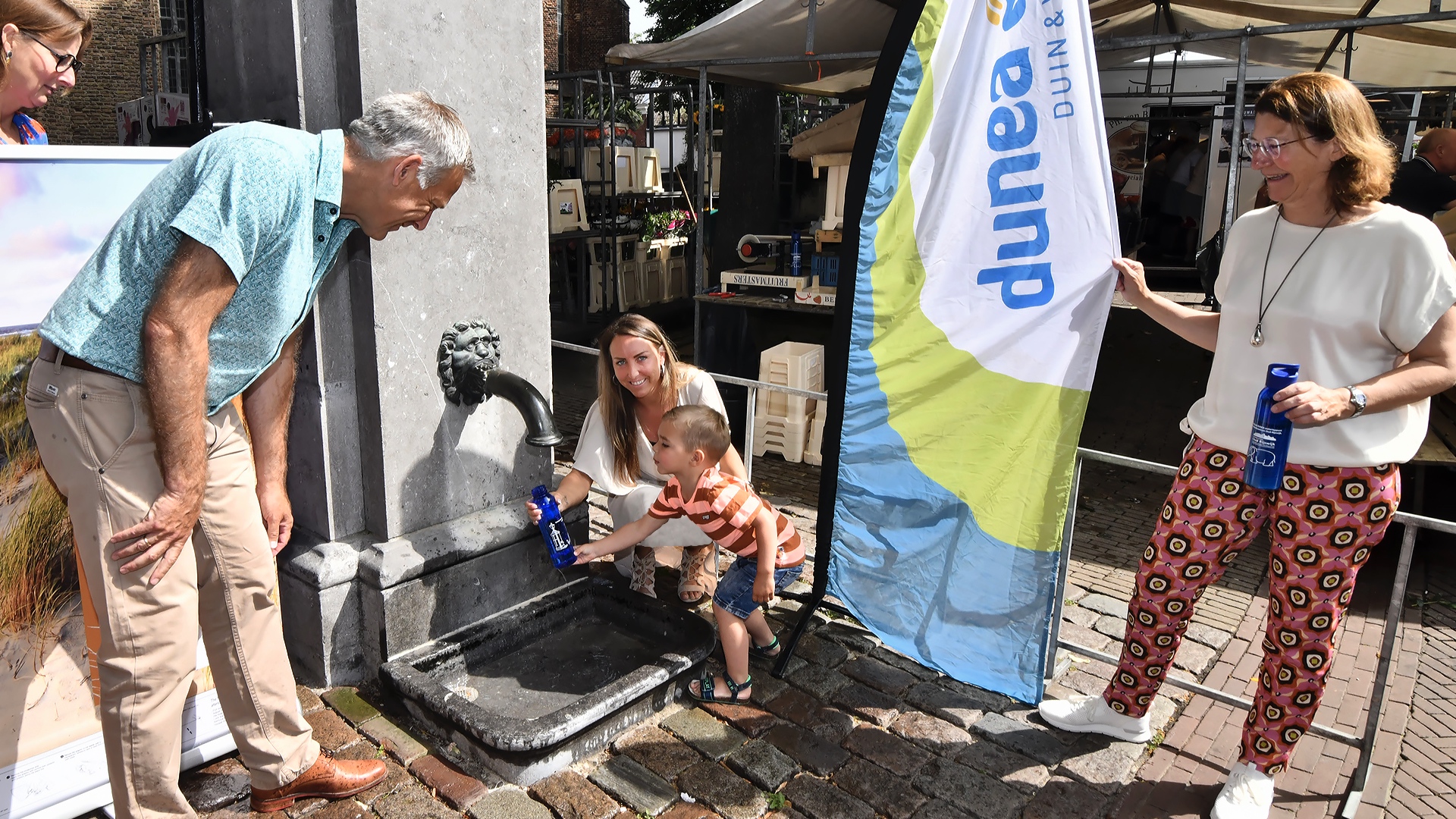 Historische watertap in Herenstraat in gebruik genomen