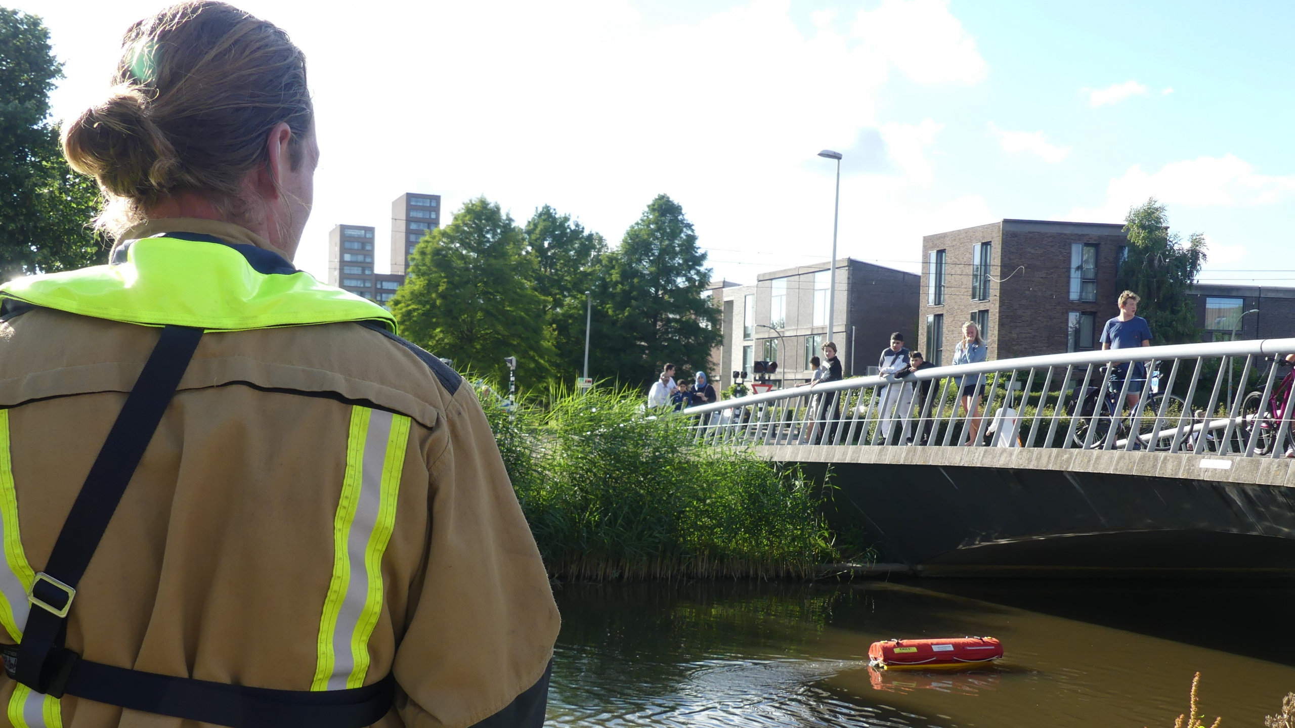 Zoekactie na aantreffen kinderfietsje langs waterkant in Nootdorp