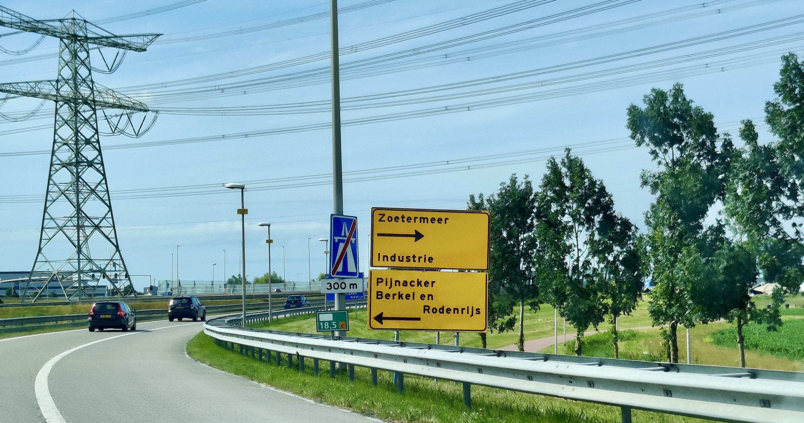 Afslag Pijnacker afgesloten op A12. Dit zijn de omleidingsroutes