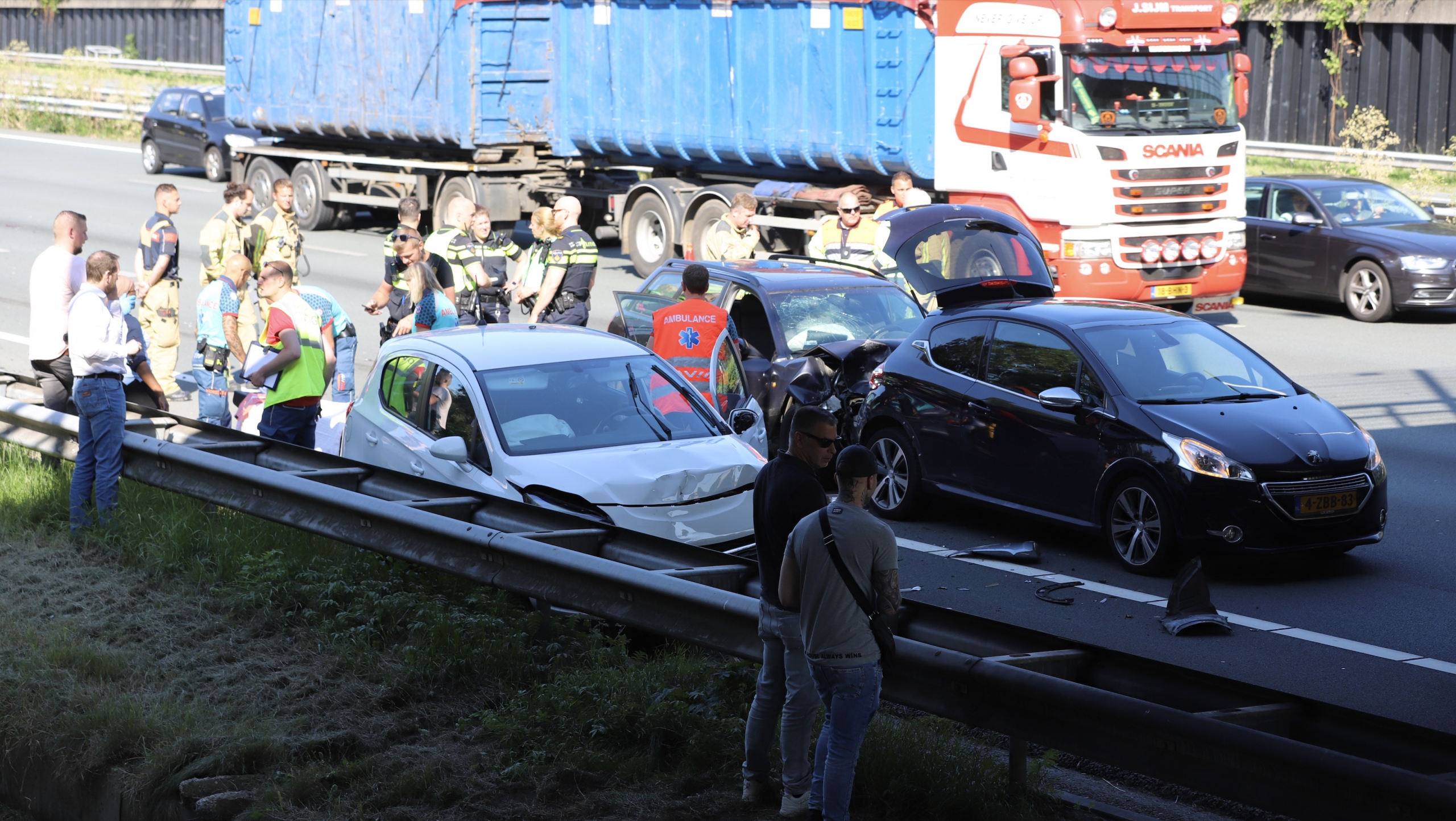 Meerdere gewonden bij kettingbotsing met zeven voertuigen op A4 Rijswijk