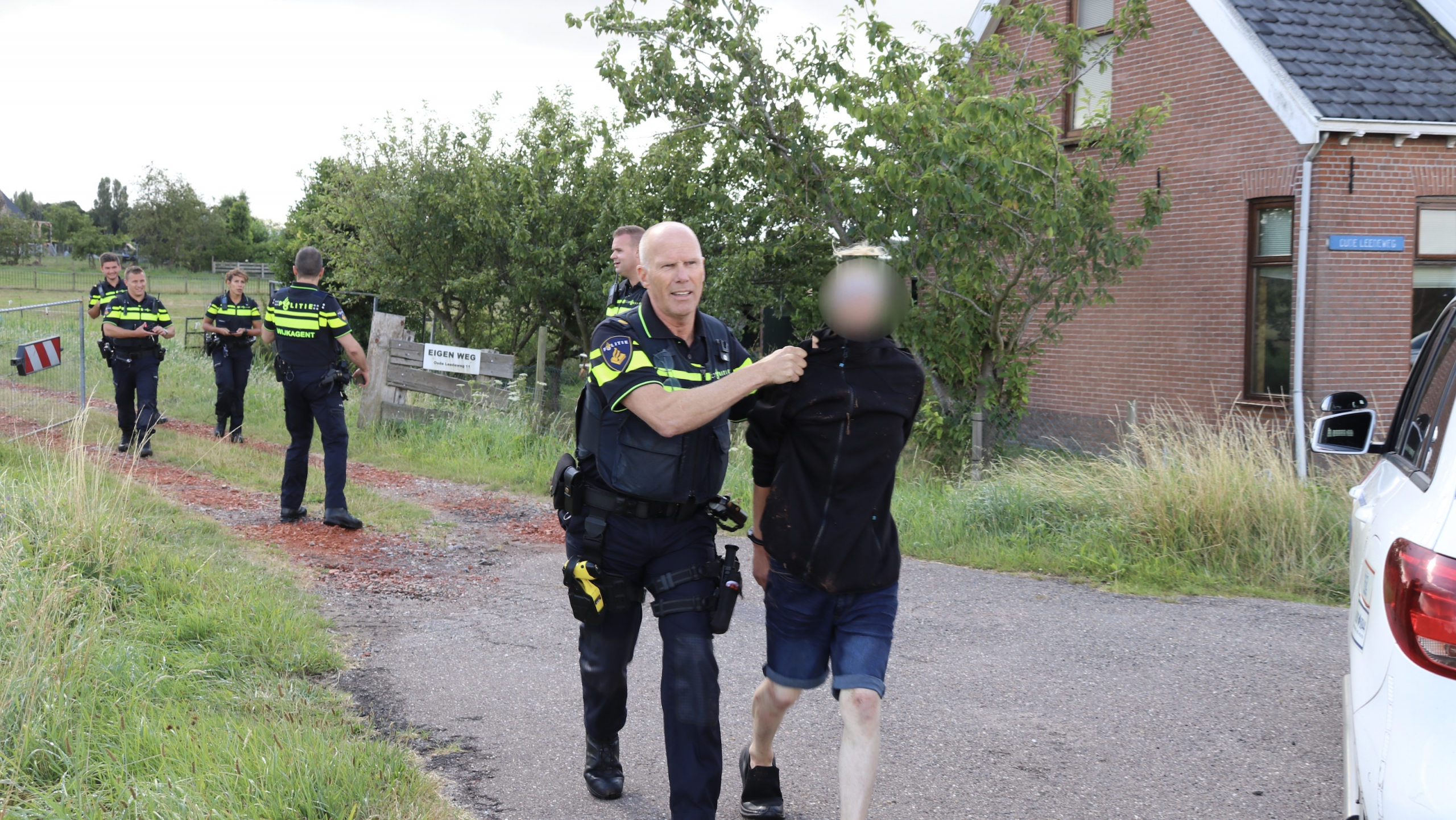 Aanhouding in weiland Oude Leede na klopjacht in woonwijk Keijzershof