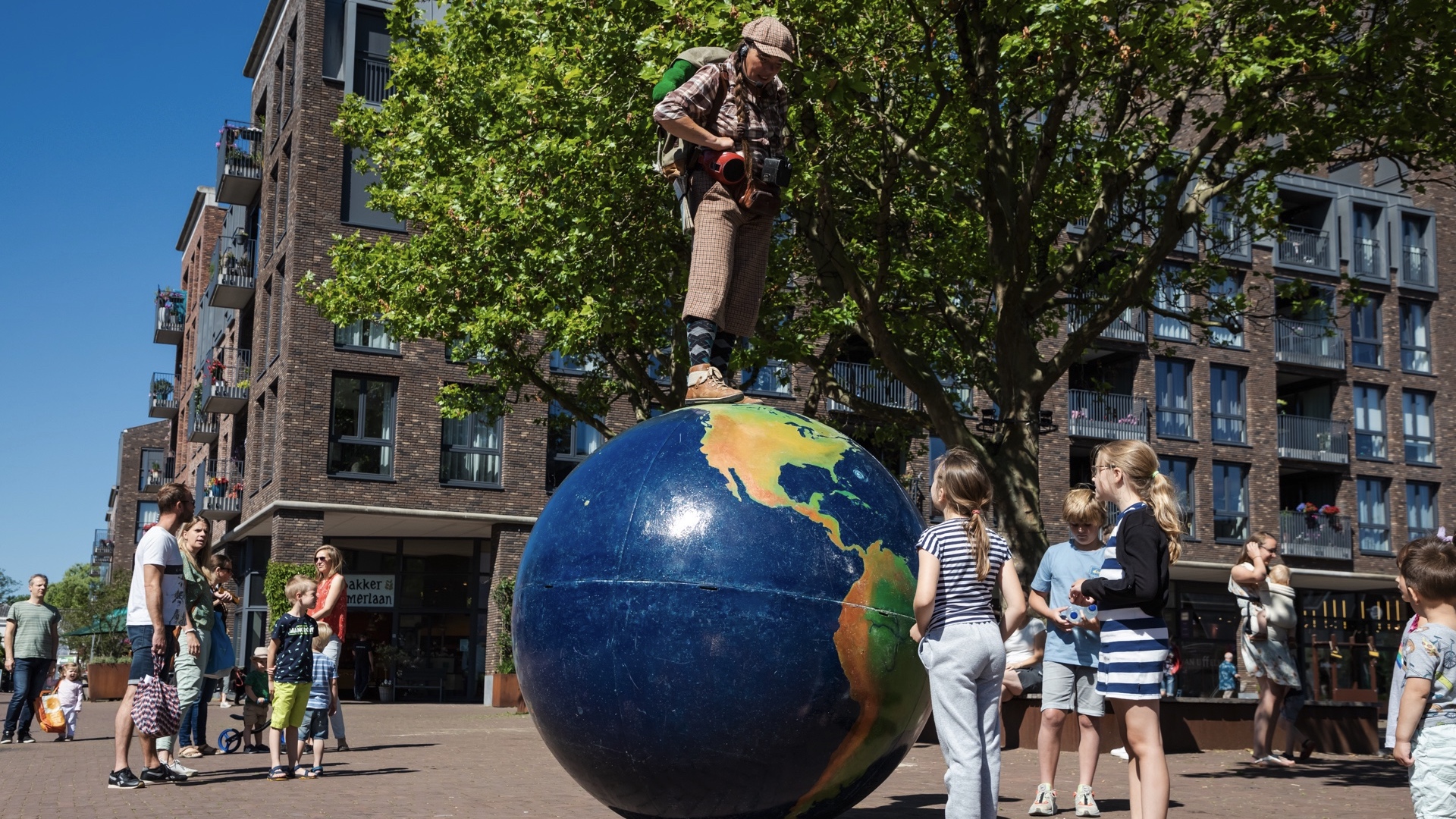 [VIDEO] Straattheatherfestival trekt veel publiek in de volle zon