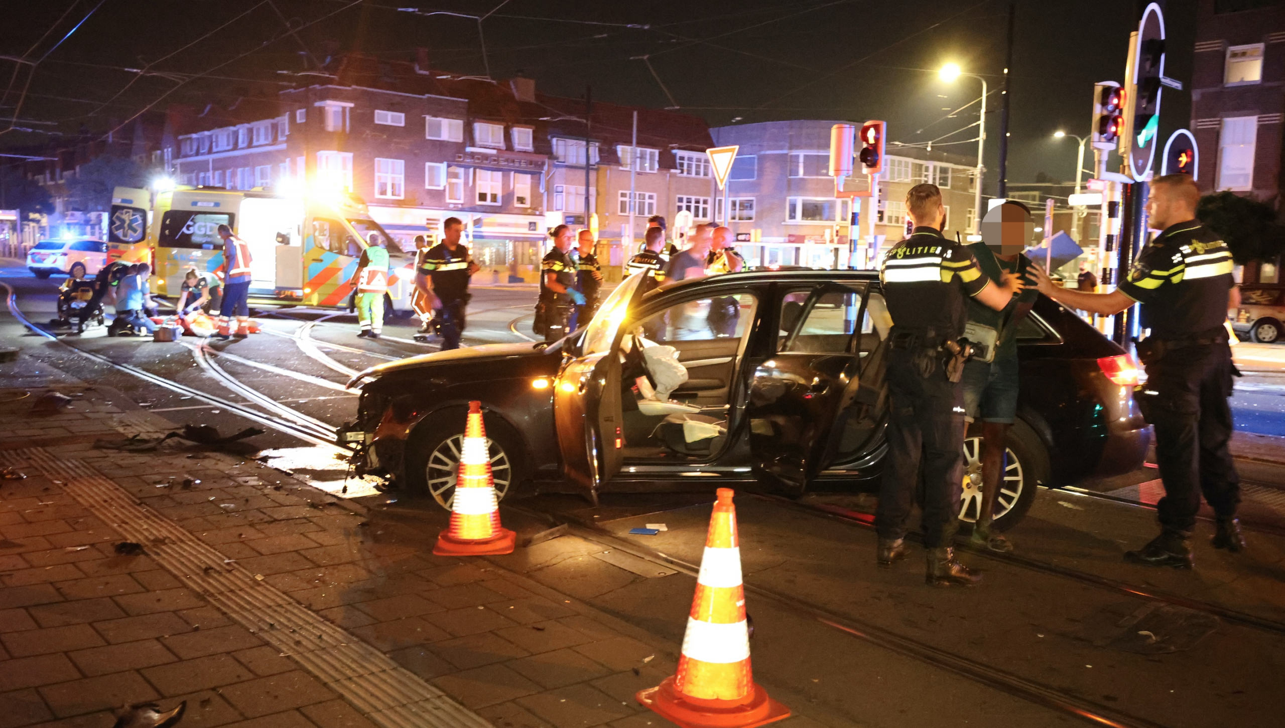 Rioolwerker zwaargewond op Haagweg nadat automobilist met hoge snelheid op hem inrijdt