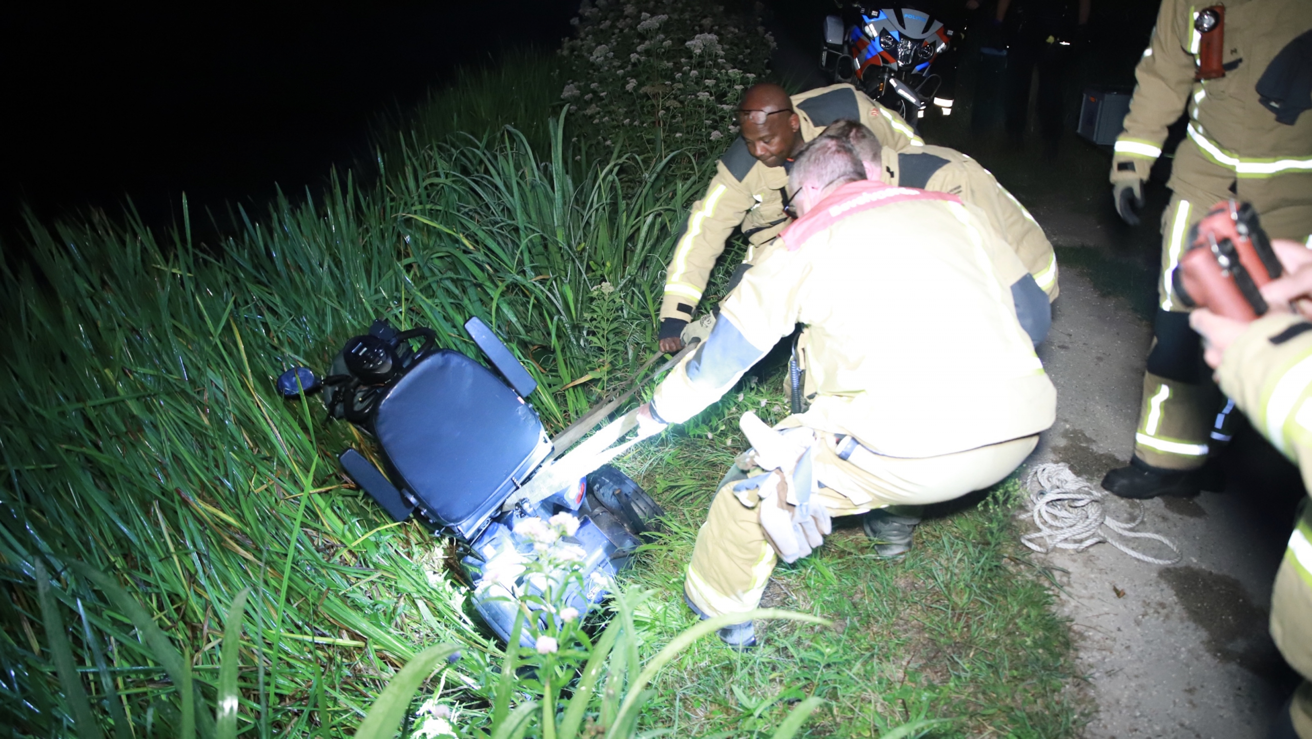 81-jarige man rijdt sloot in met scootmobiel tijdens vissen Delftse Hout