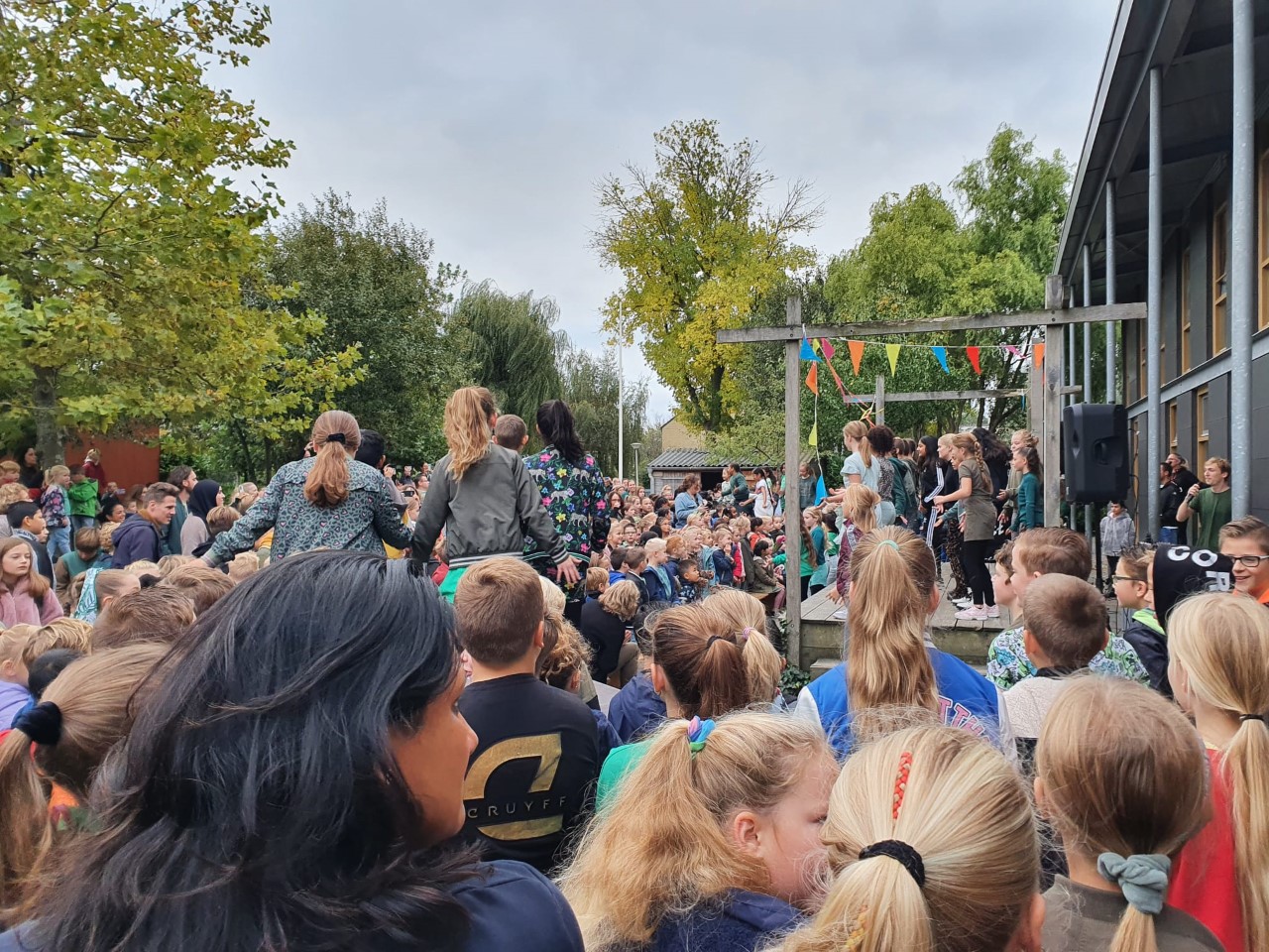 Wethouder Hennevanger opent samen met leerlingen Sint-Jozefschool Kinderboekenweek 2022