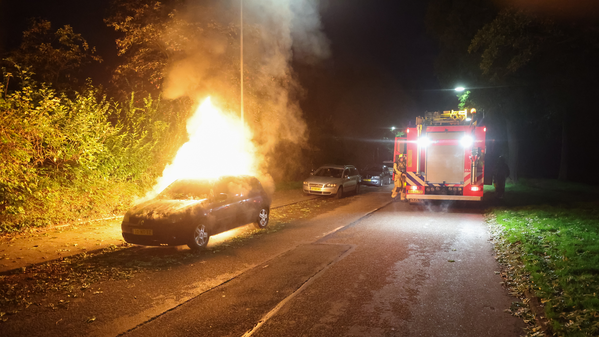 Geparkeerde auto aan De Star verwoest door brand