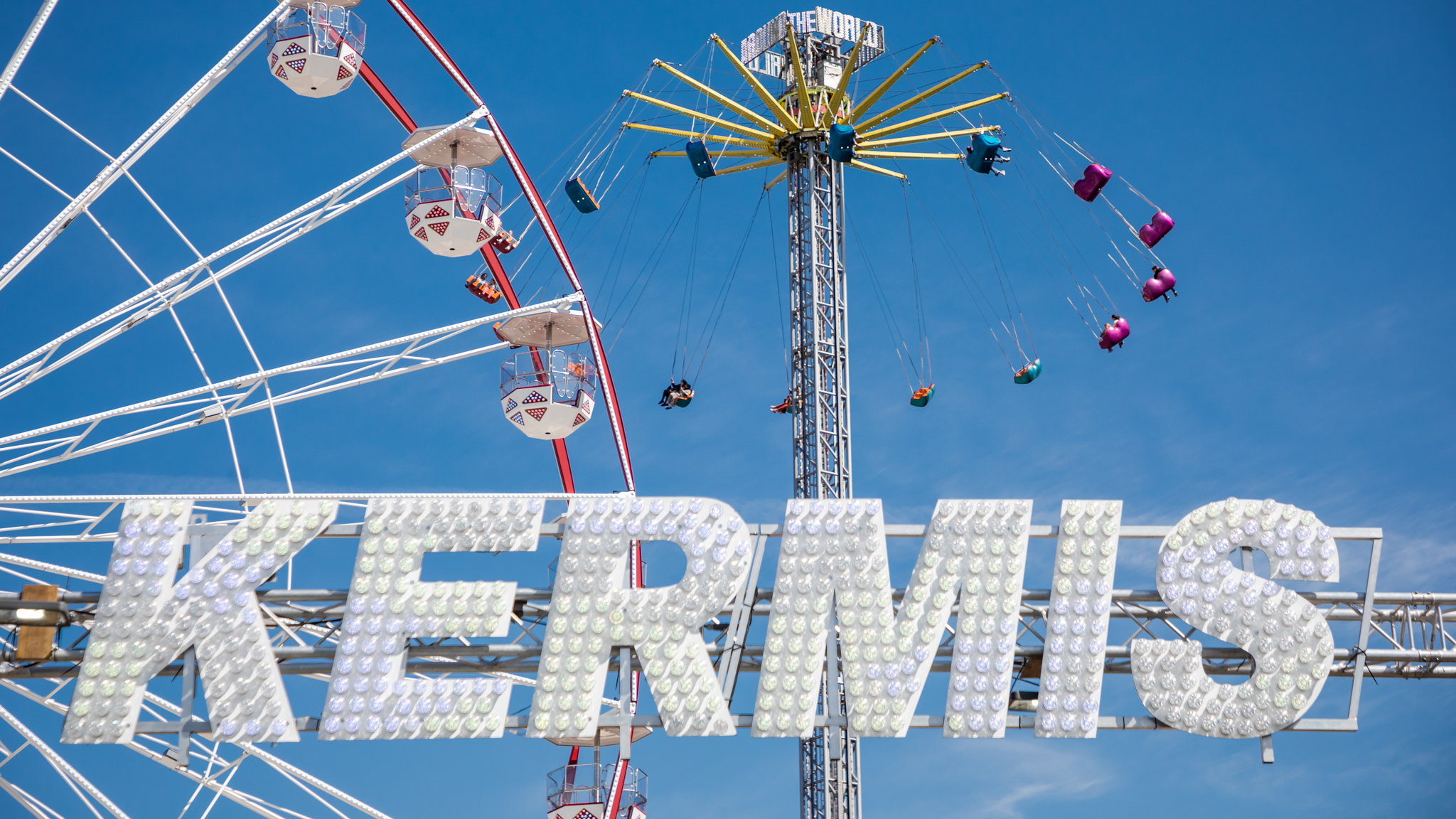 Kermis op Raadhuisplein in Pijnacker