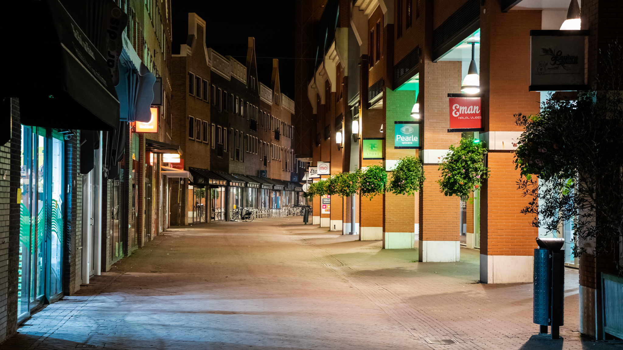 Winkelcentrum Parade rustig bij ingang nieuw samenscholingsverbod