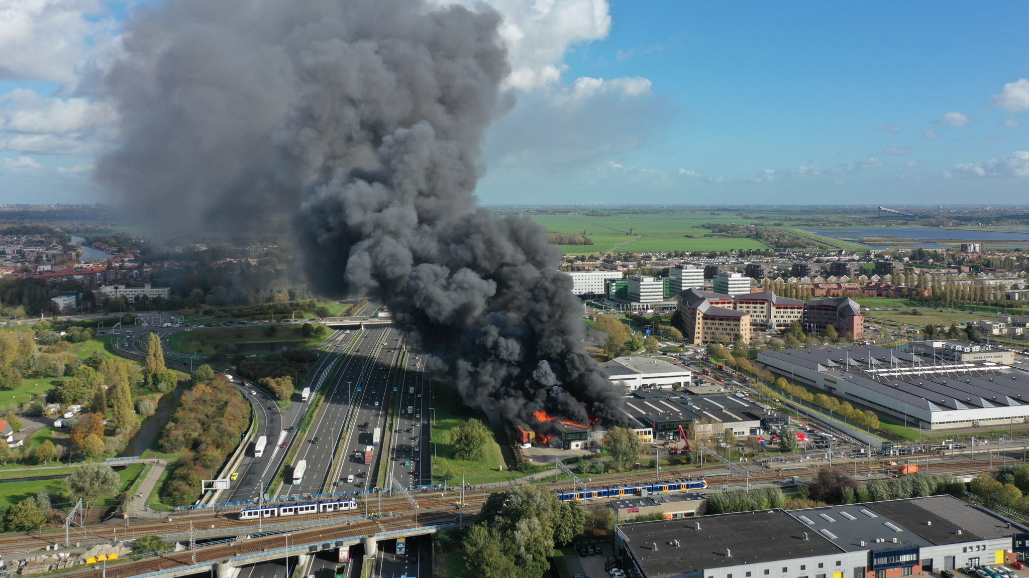 NL-Alert verstuurd vanwege grote brand in Leidschenveen, afslag Leidschendam afgesloten