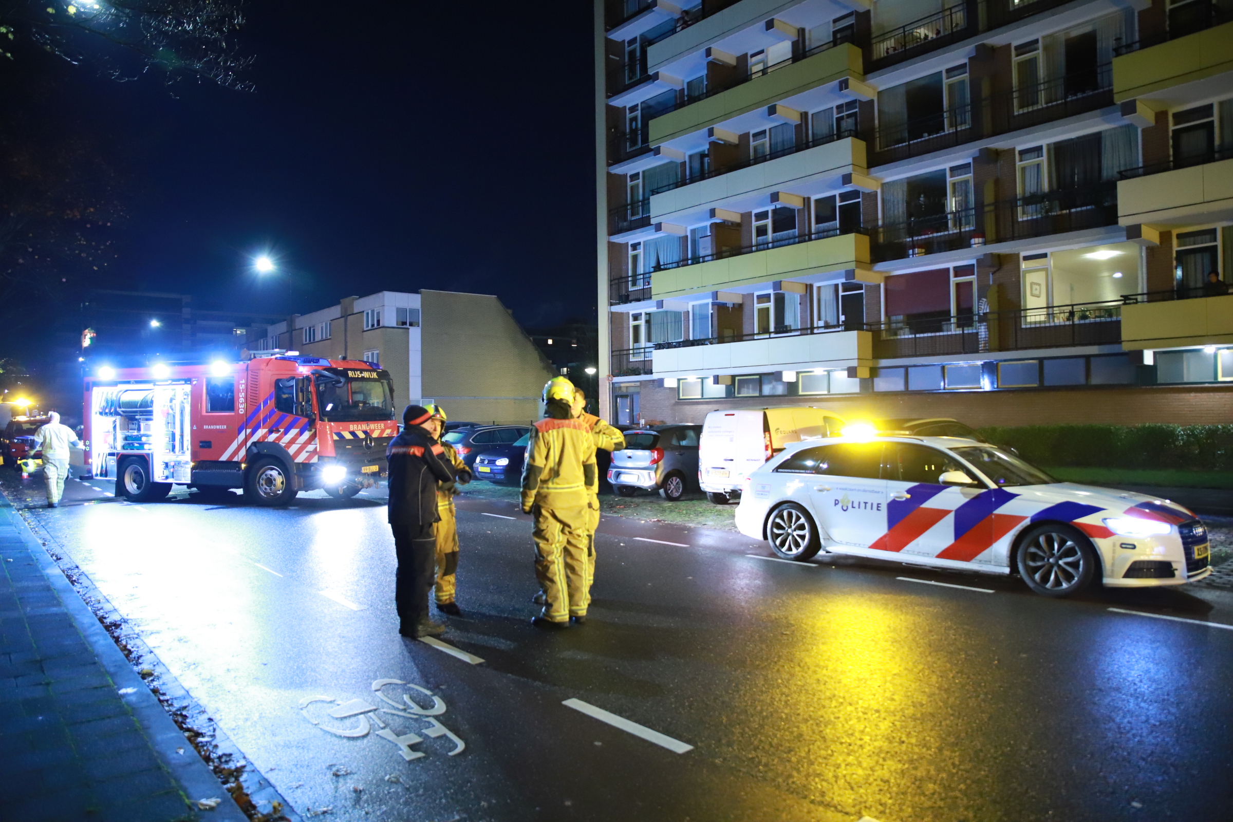 Twee gewonden bij aanrijding drie voertuigen op Wethouder Brederodelaan