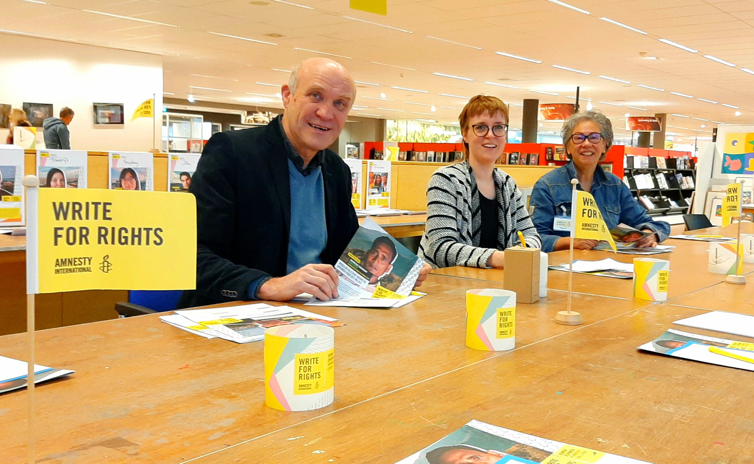 Amnesty mensenrechtenactie Write for Rights in Bibliotheek Rijswijk succesvol verlopen