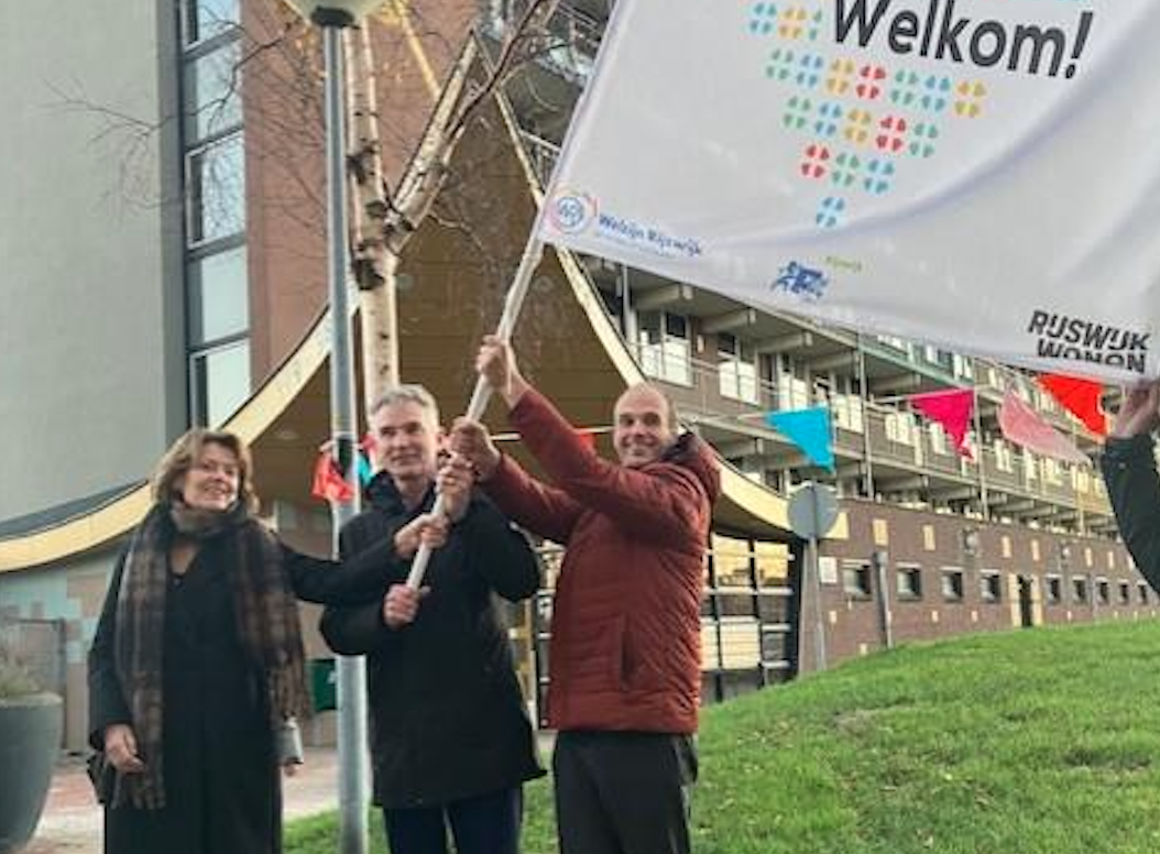 Spreekruimte Planetenflats feestelijk heropend door directeurs en wethouder