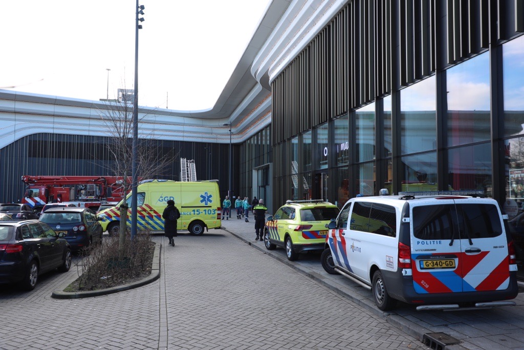 Update 12:40 – Mall gedeeltelijk ontruimd na brand bij Peek & Cloppenburg