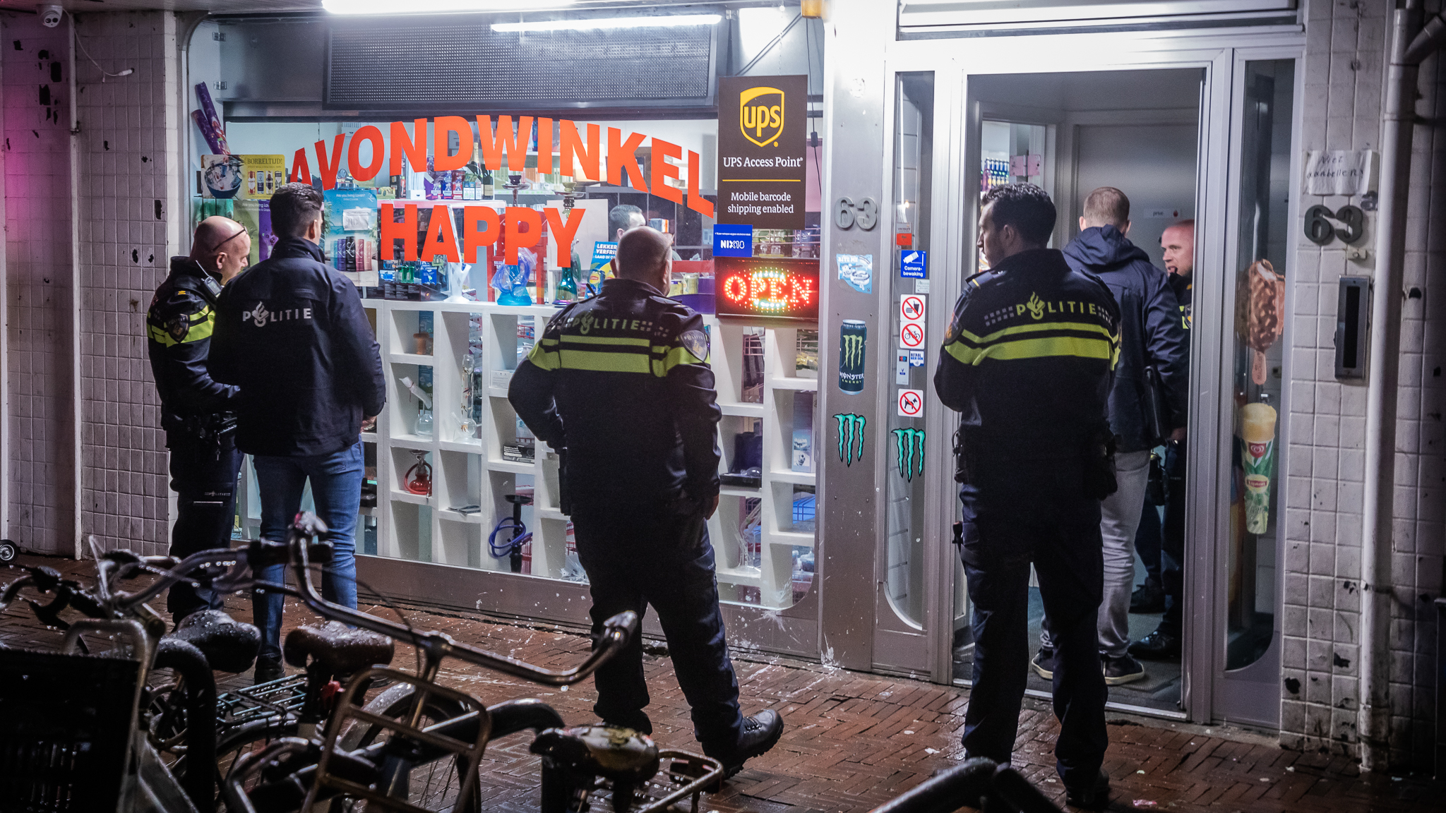 Dader voortvluchtig na overval op avondwinkel op Damlaan