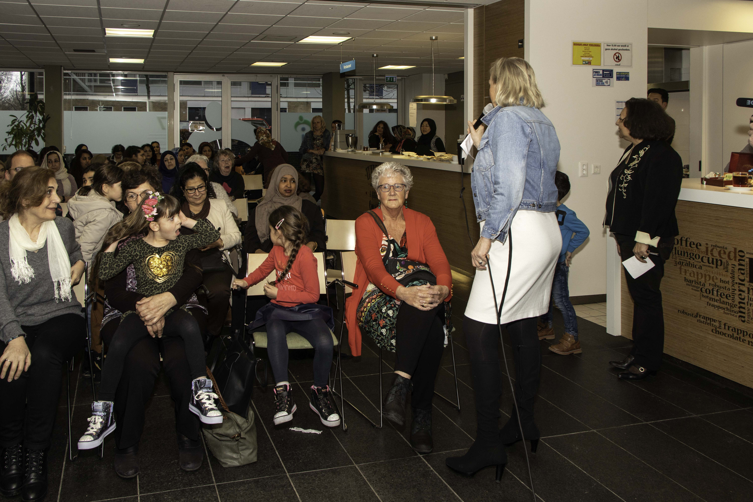 Viering Internationale Vrouwendag bij Wijk- en Dienstencentrum de Plint