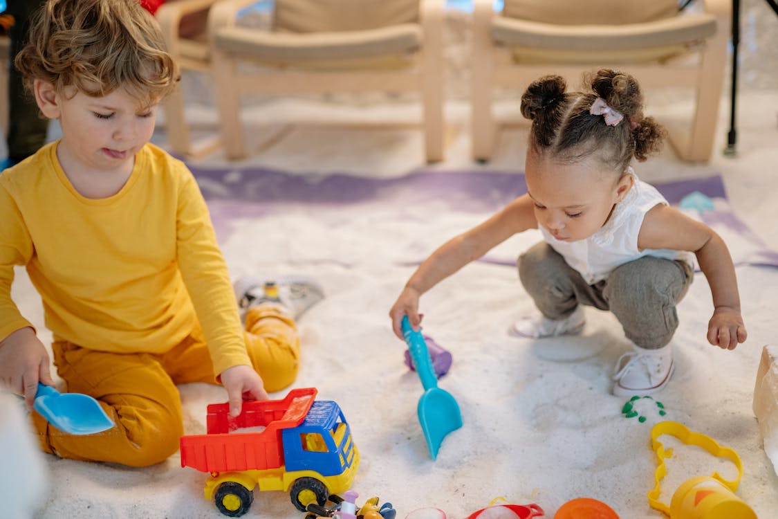 Wekelijks kletsen en spelen bij Peutergroep De Eendjes