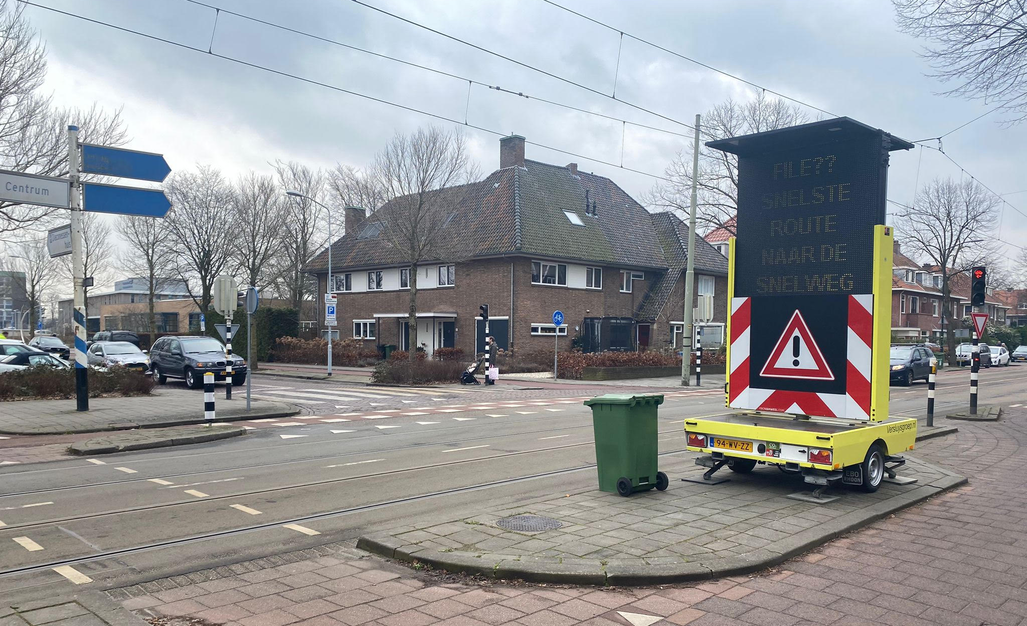 Verkeersregelaars en tekstkarren bij Fonteynenburghlaan-Prinses Mariannelaan Voorburg