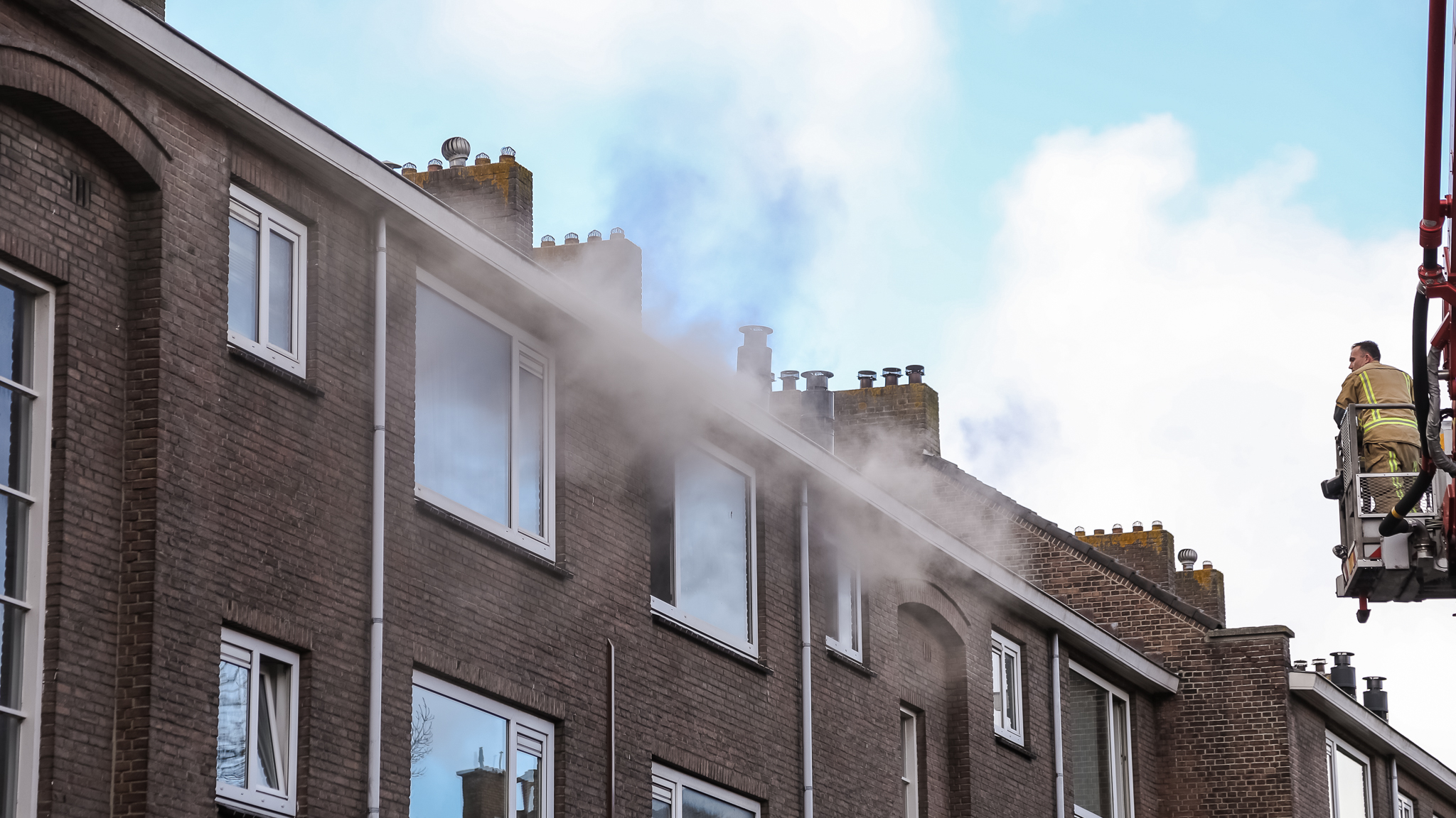 Meerdere woningen ontruimd na brand in portiekwoning aan Havenstraat