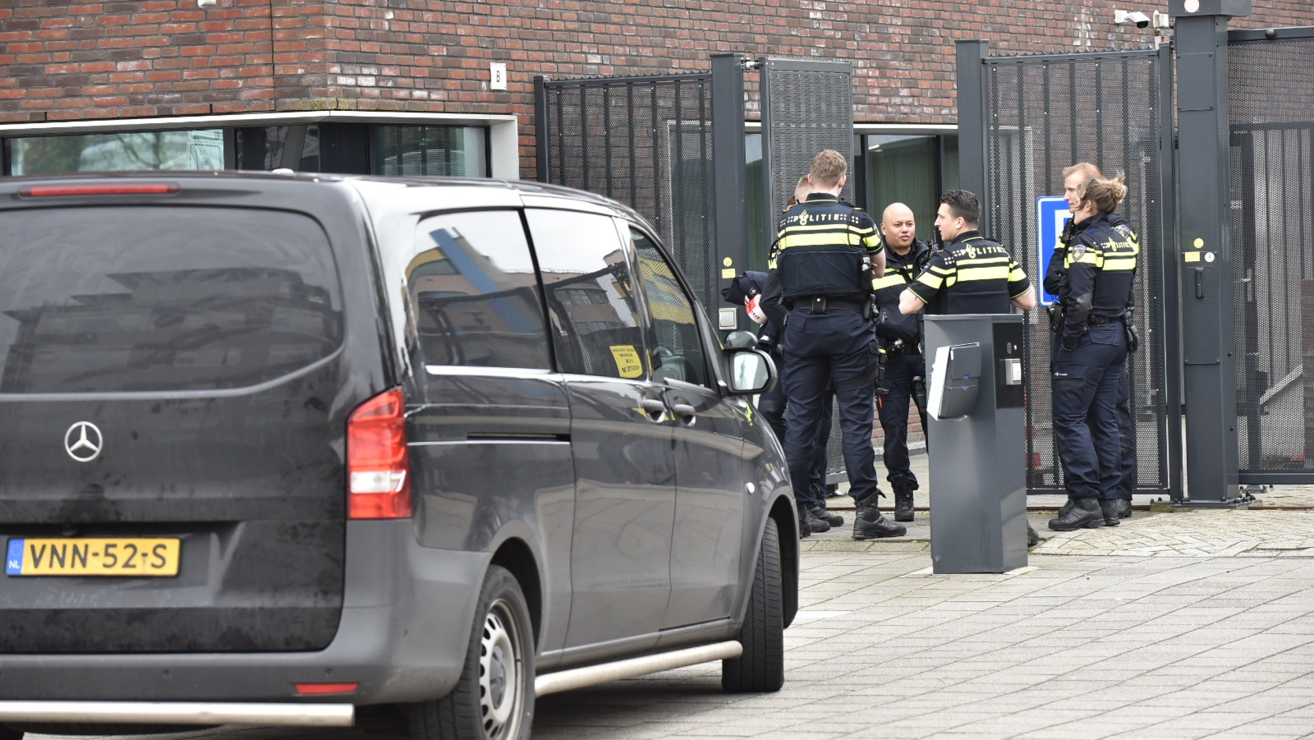 Twee handgranaten bezorgd bij politiebureau Leidschendam-Voorburg