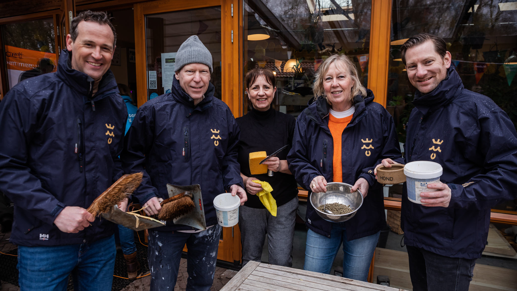 [VIDEO] Wethouders doen vrijwilligerswerk bij Stadstuin Rusthout tijdens NLdoet