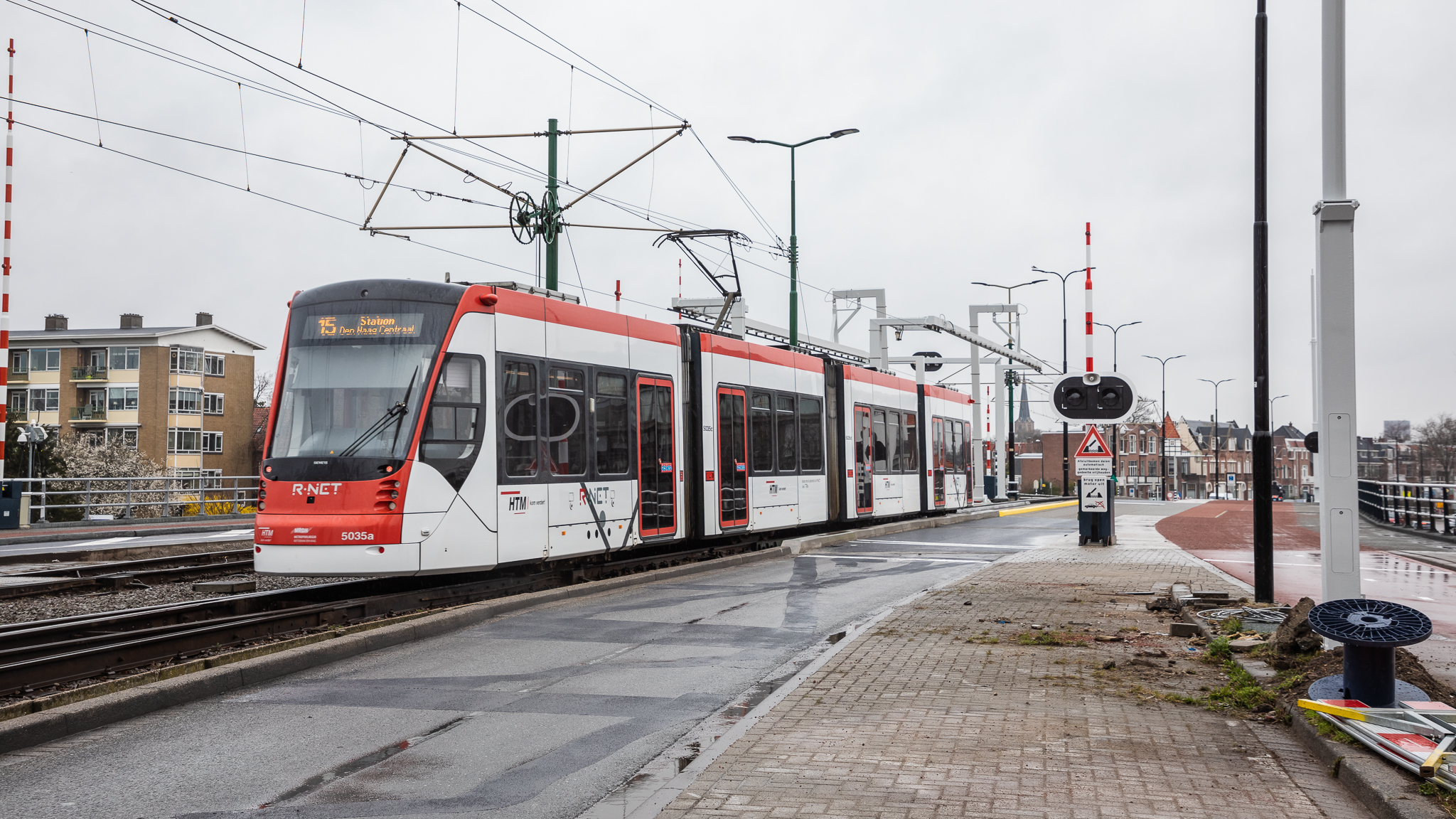 Trams strandden nabij station Mariahoeve, reizigers moeten te voet verder