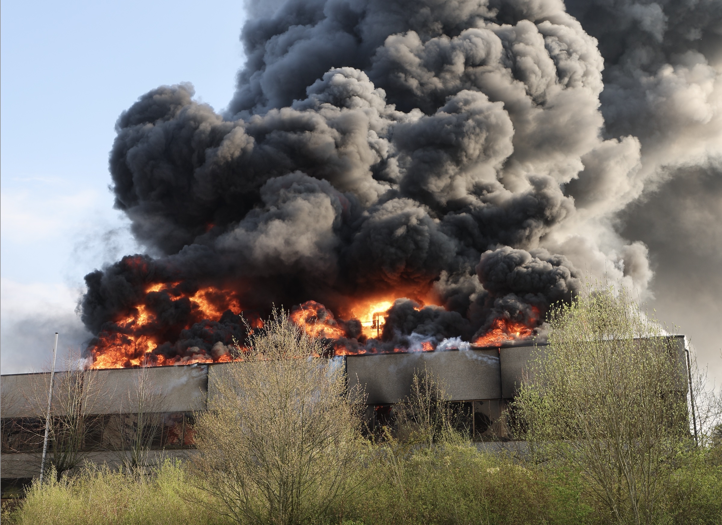 RAMEN EN DEUREN SLUITEN: Rookwolk brand Zoetermeer trekt naar Pijnacker