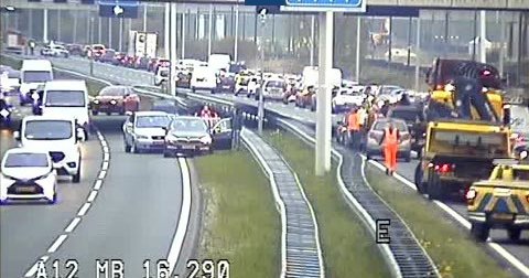 Grote file op A12 richting Utrecht door meerdere ongelukken