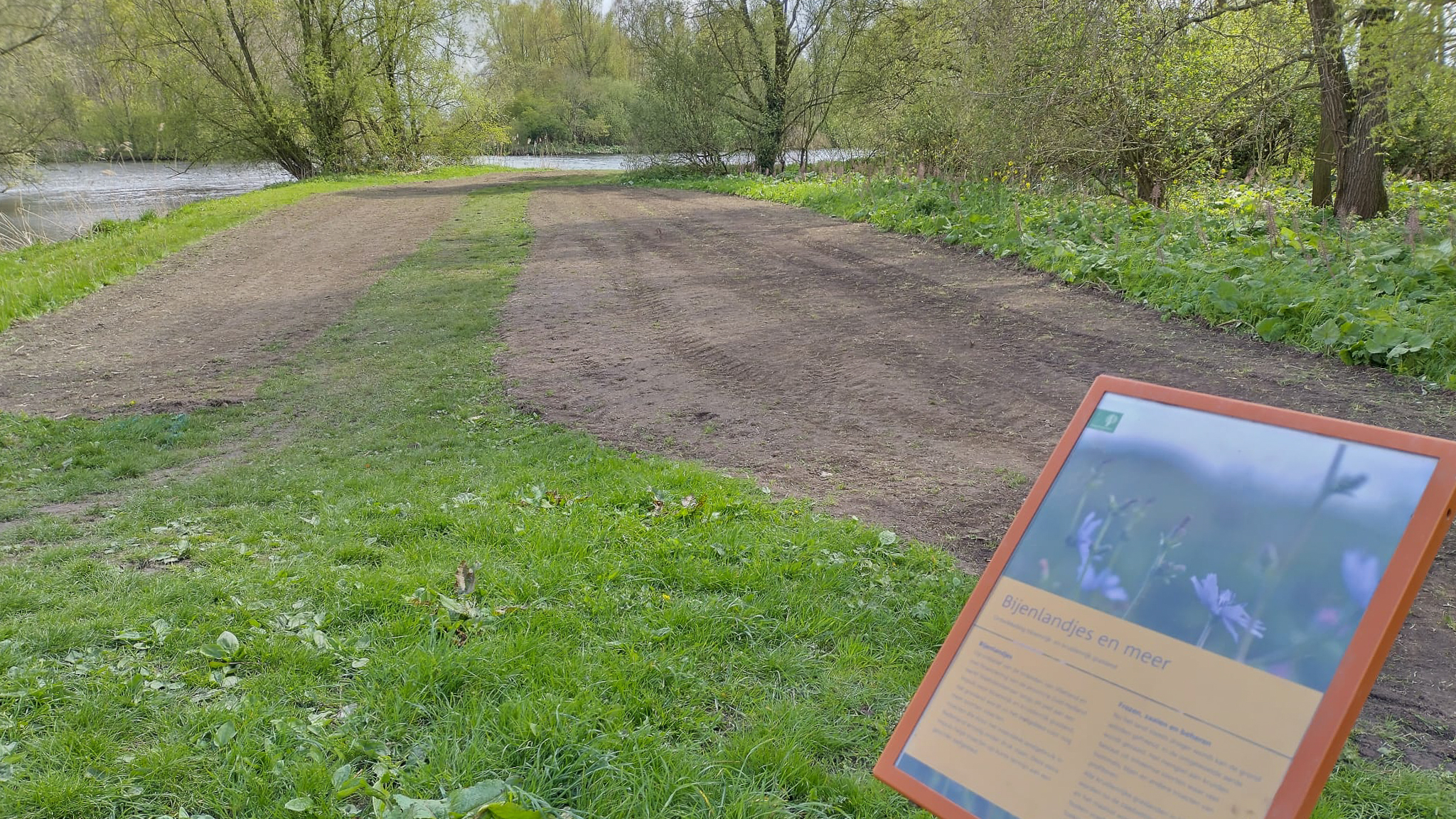 Bijenlandjes aangelegd in recreatiegebied Vlietland