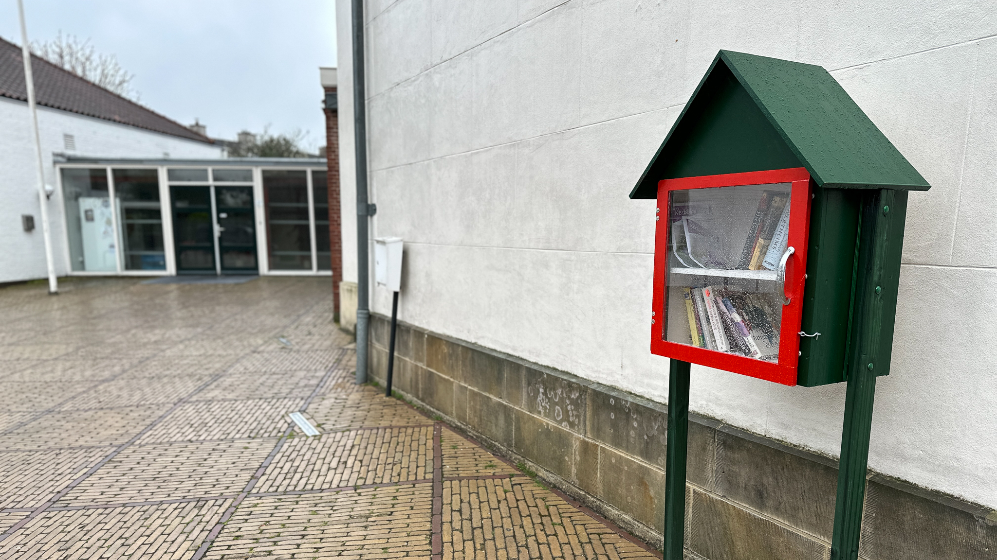 Nieuwe minibibliotheek bij Dorpskerk in Leidschendam