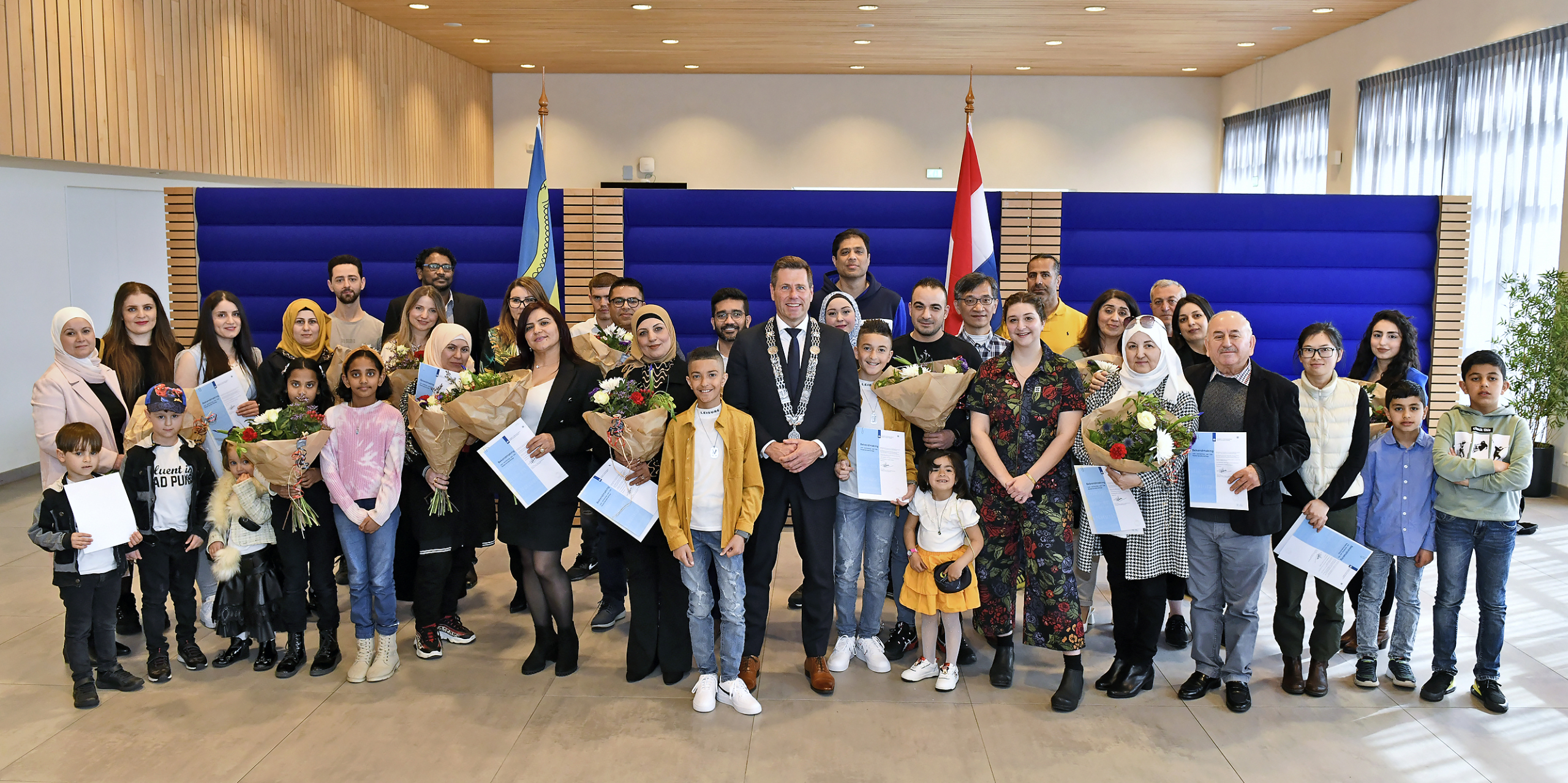 Burgemeester geeft 39 mensen de Nederlandse nationaliteit