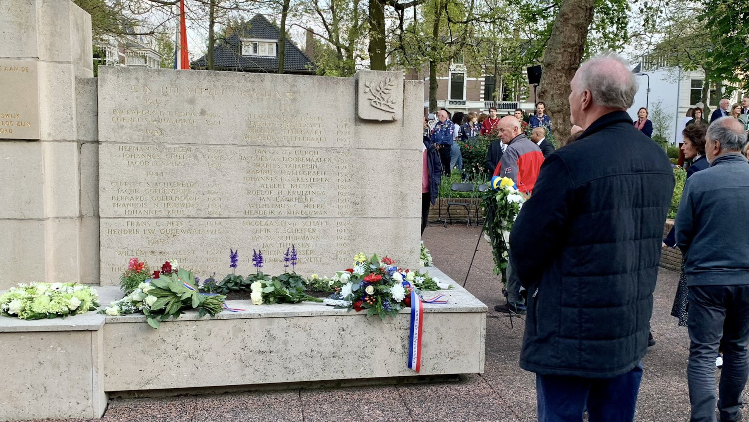 Slachtoffers oorlog herdacht bij oorlogsmonument Park Hofrust