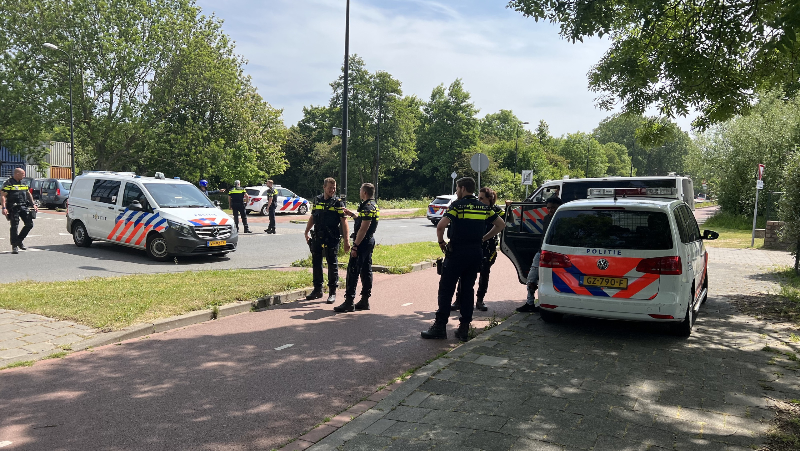 BREAKING: POLITIE ROEPT OP OM WEG TE BLIJVEN VAN STATION EN PLASPOELPOLDER WEGENS DREIGENDE SITUATIE