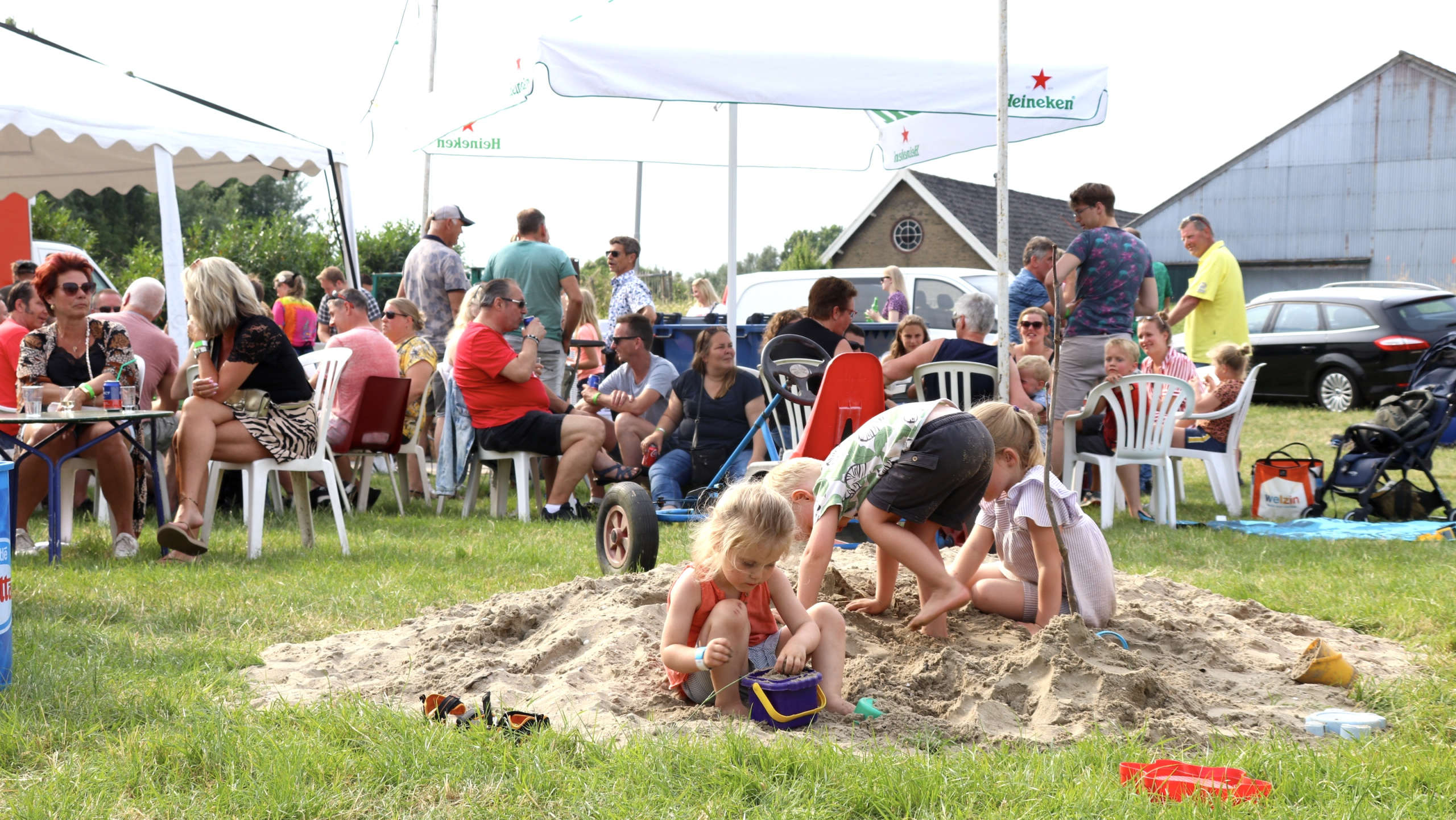 [FOTO] Veel gezelligheid tijdens buurtfeest Keulseweg