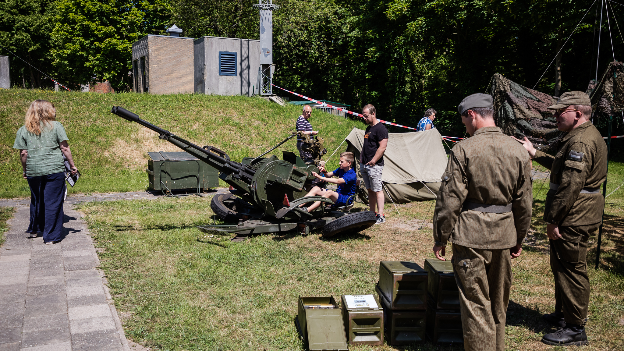 26 militaire oorlogsvoertuigen uit WOII en koude oorlog tijdens Nationale Bunkerdag