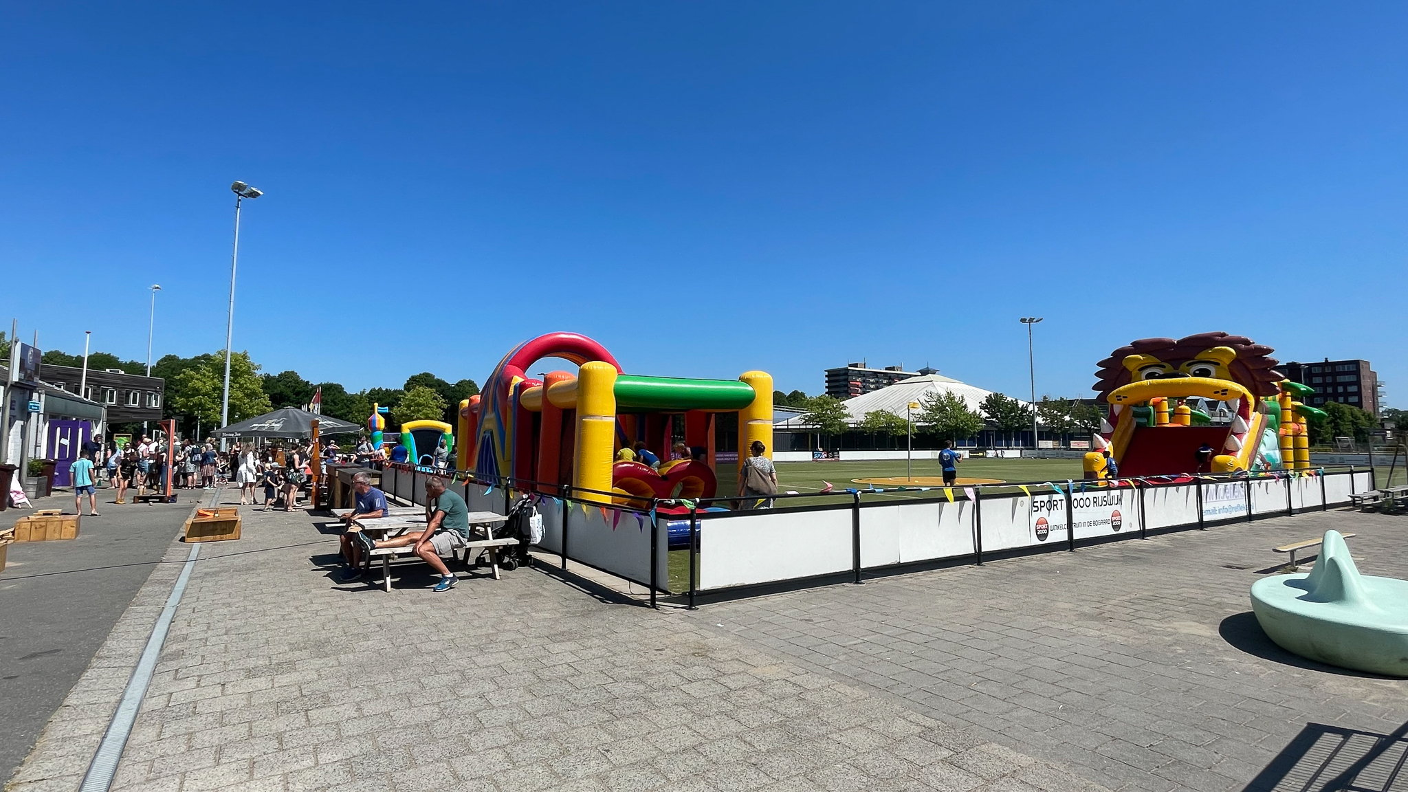 Rijswijkse kinderen naar buiten op zomerse Buitenspeeldag