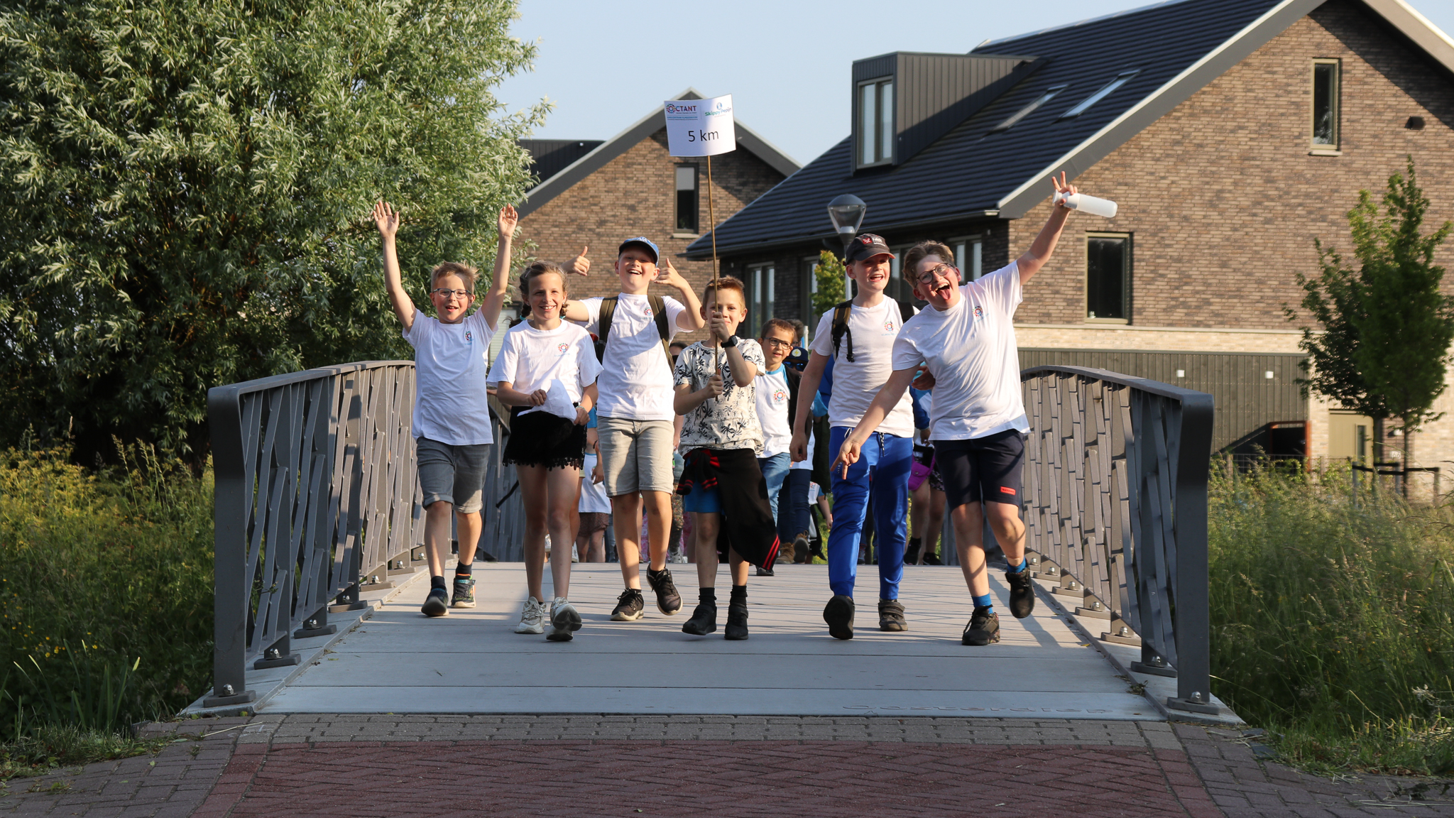 Eerste kilometers verlopen tijdens Avond4Daagse in Pijnacker