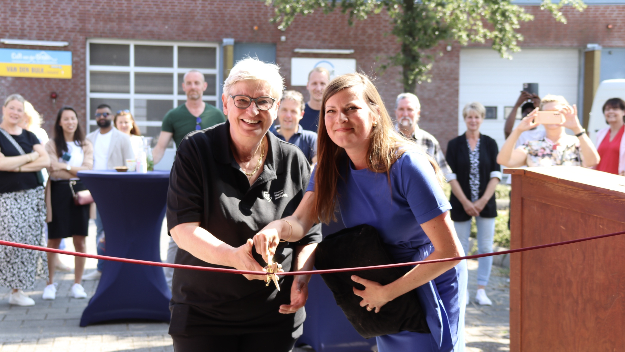 Stichting Nieuw ambacht opent BroodGewoon en HoutGebouwd