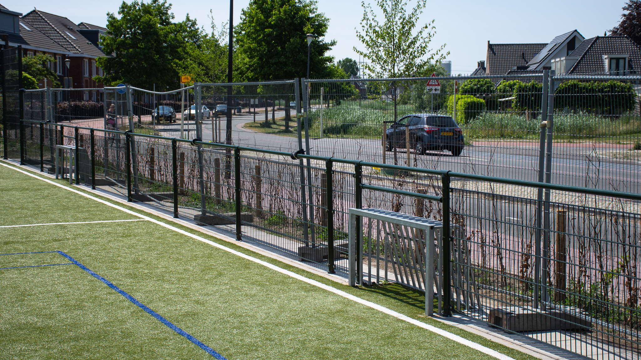 Bouwhekken bij voetbalveld ’t Krijntje vanwege overvliegende ballen