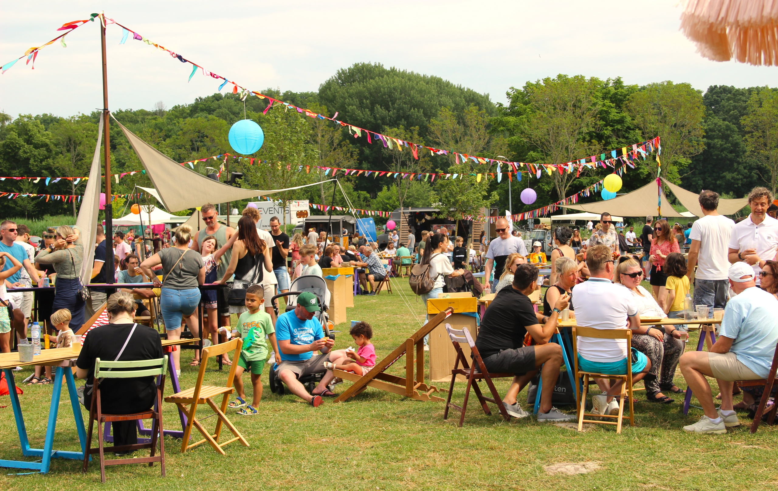 [FOTO] Toost Foodfestival brengt Rijswijkers in grote getale naar Wilhelminapark