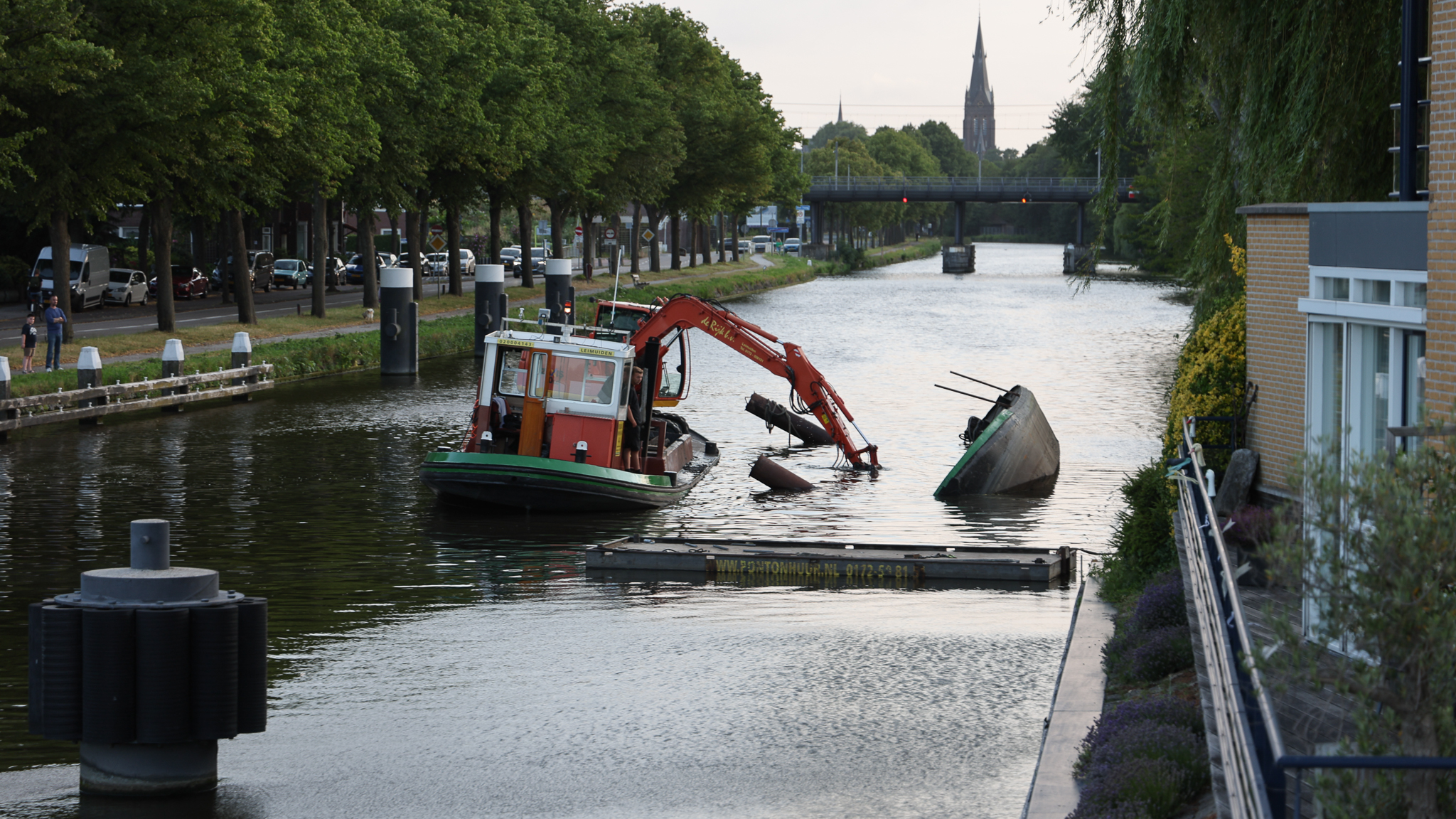 Dekschuit gezonken op Vliet