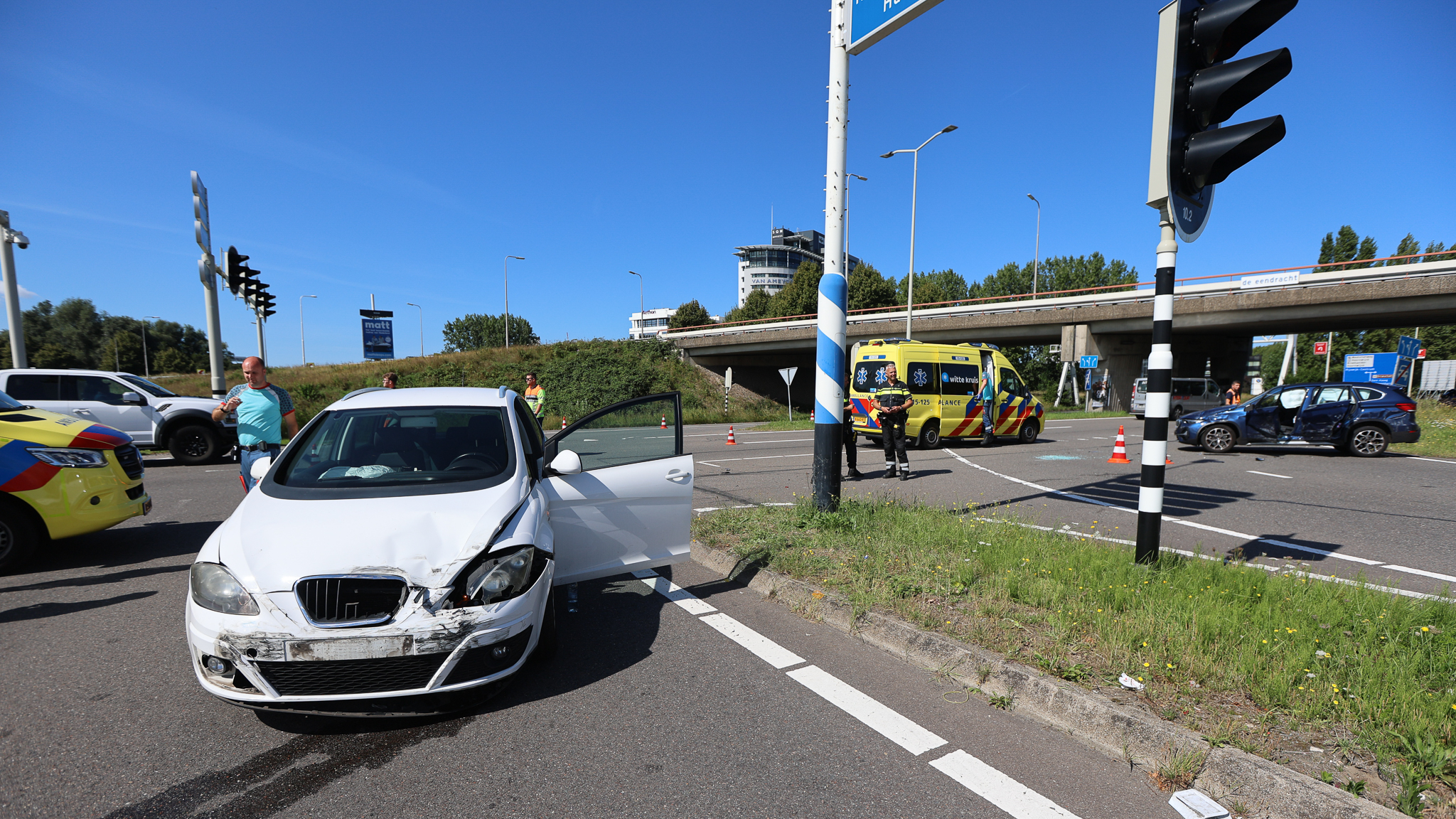 Fors ongeval bij op- en afrit A4 bij Rijswijk