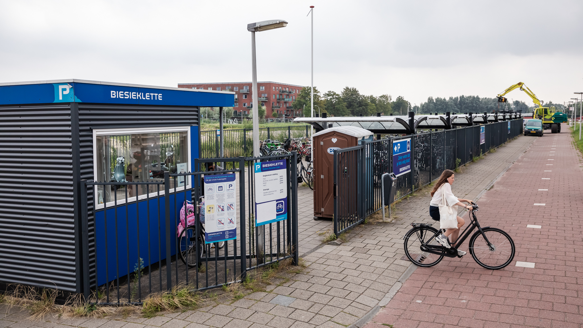 Biesieklette bij metrostation Pijnacker Zuid weer bemenst