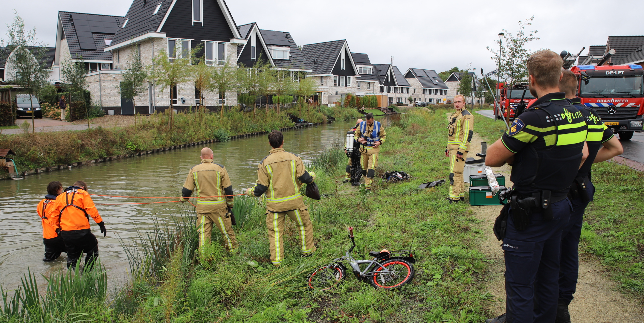 Hulpdiensten rukken uit voor melding kinderfiets langs sloot Laan van Sion