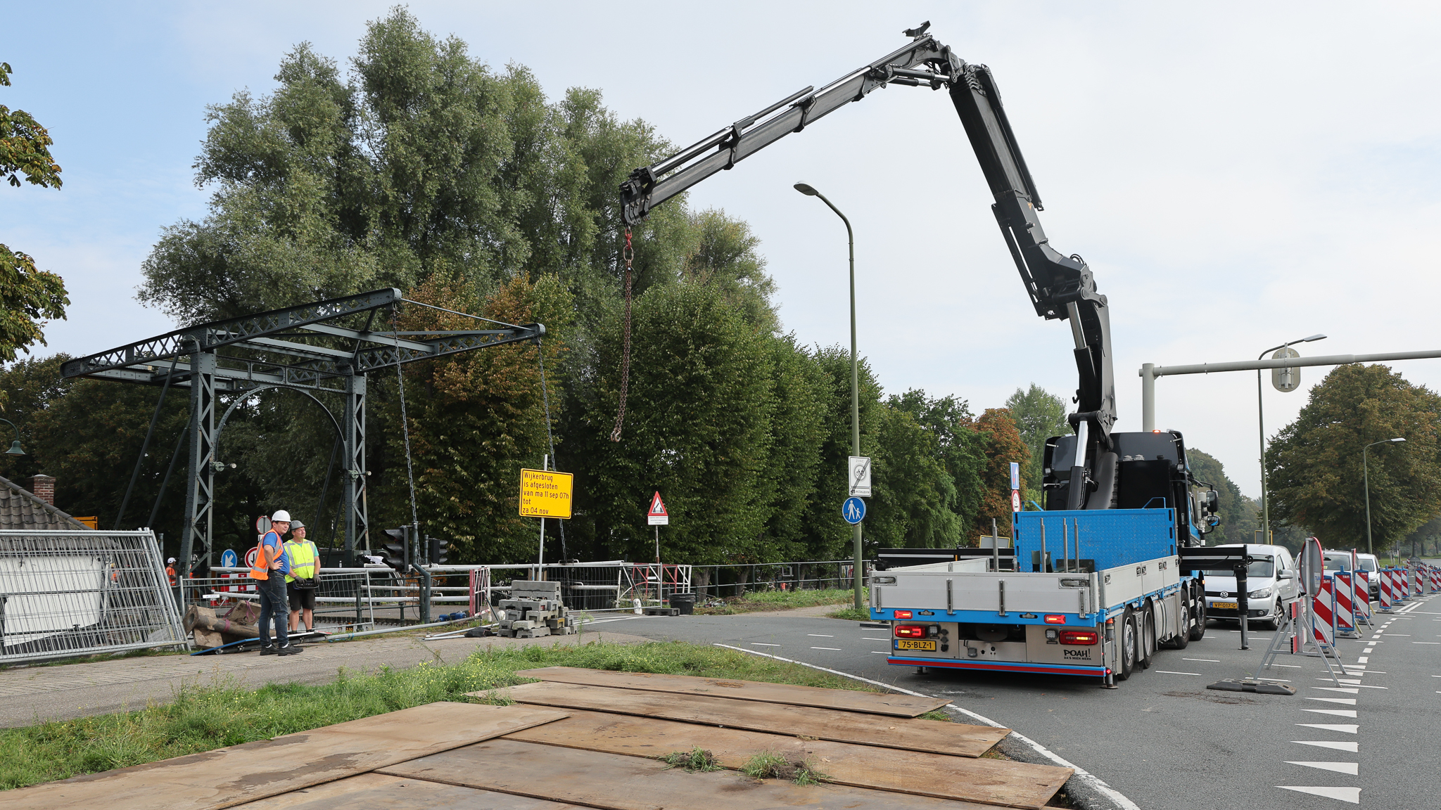 Werkzaamheden aan Wijkerburg begonnen, ook Kerkbrug gestremd voor autoverkeer