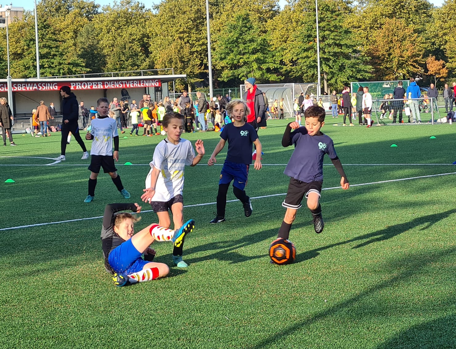 Het jaarlijkse 4 tegen 4 voetbaltoernooi voor jongens en meisjes komt er weer aan