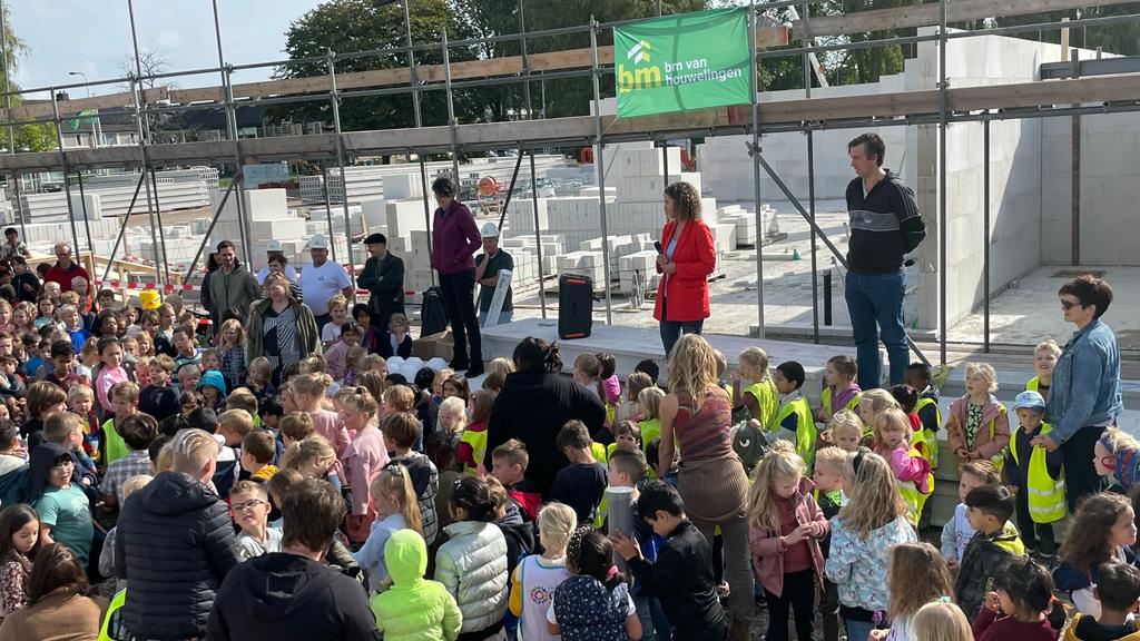 [VIDEO] Kinderen begraven tijdcapsule IKC Schatkaart