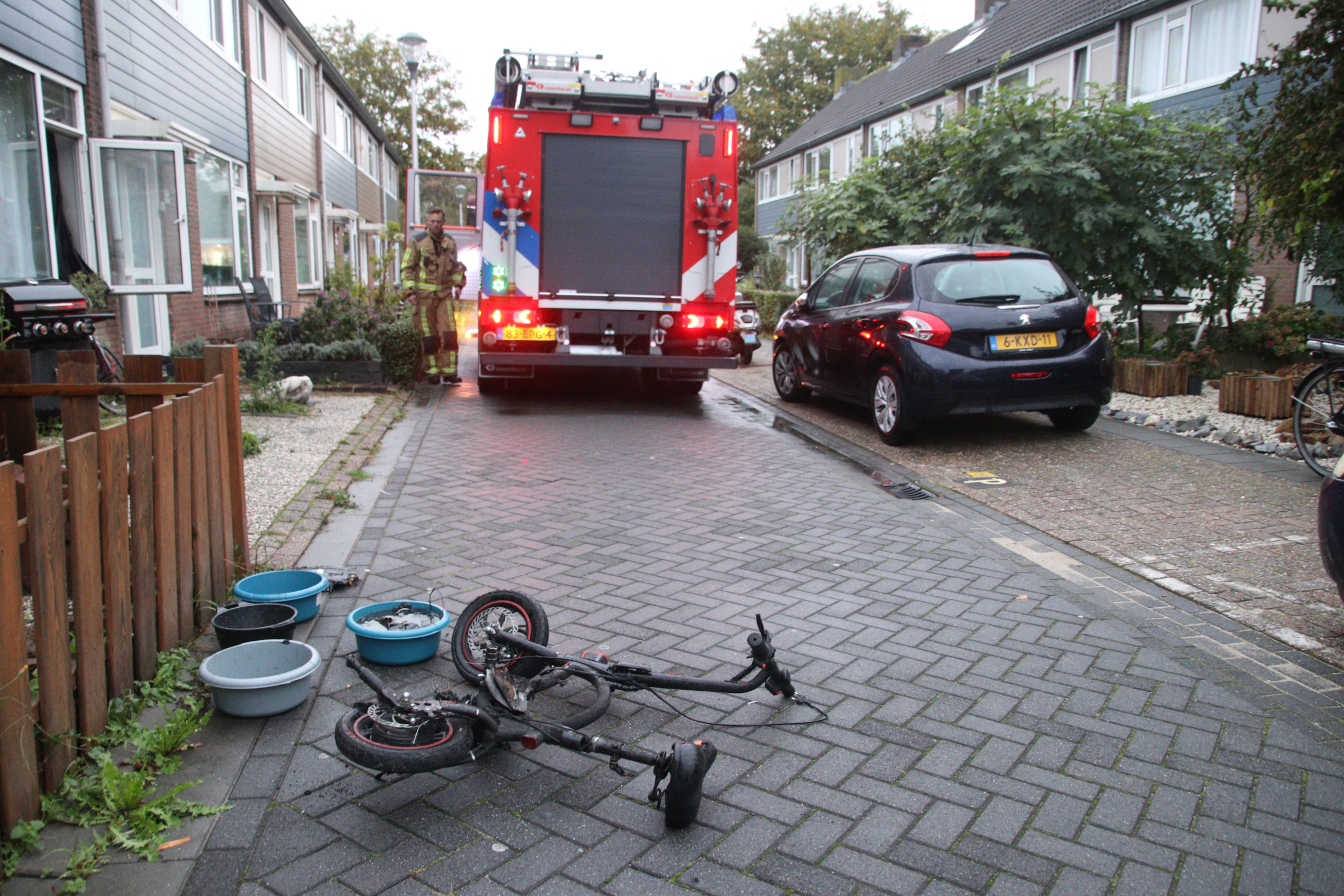 Gedumpt busje afgebrand in Rijswijk Gedumpt busje afgebrand in Rijswijk